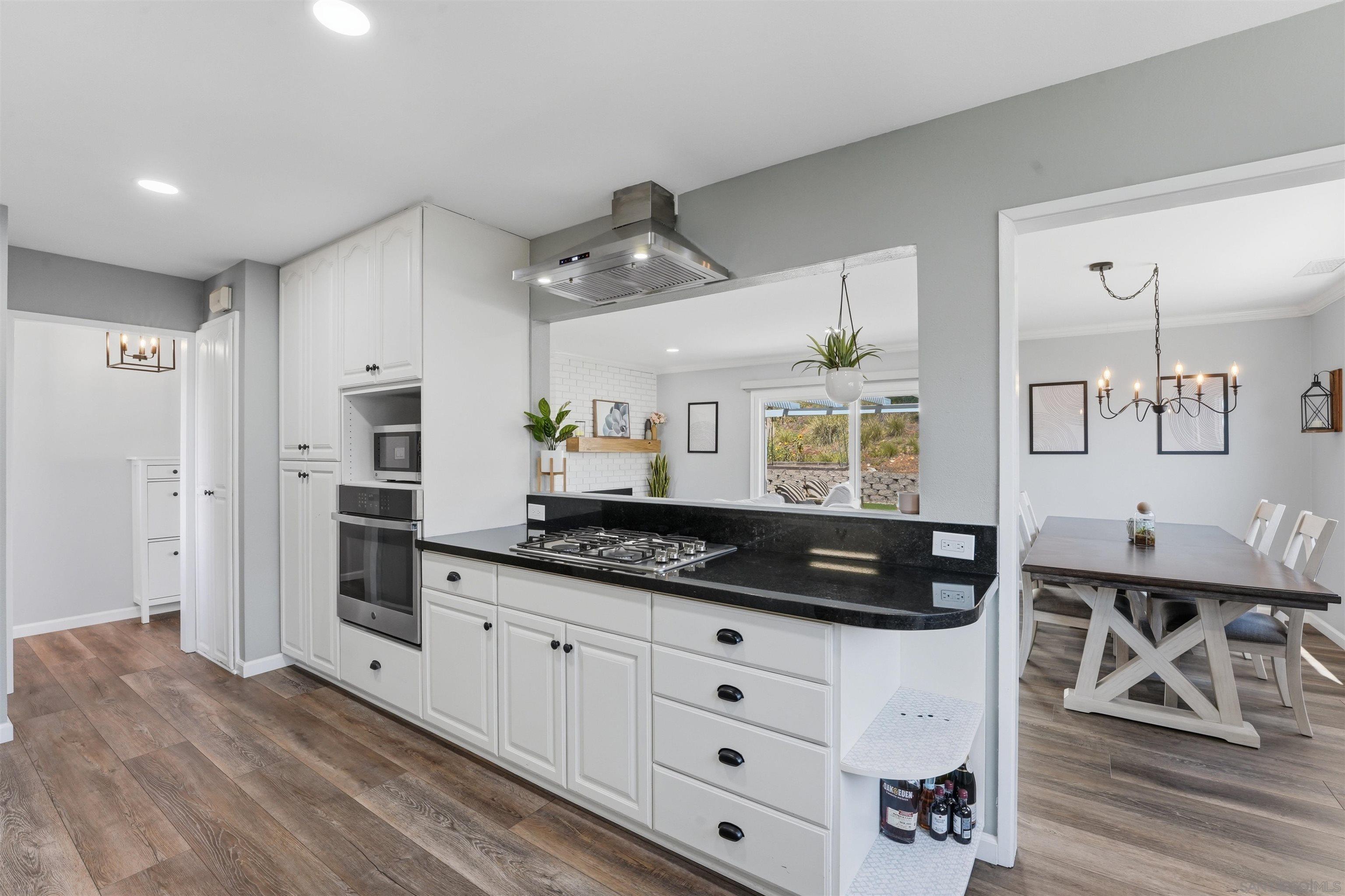 Detail Gallery Image 12 of 53 For 8182  Beaver Lake Dr, San Diego,  CA 92119 - 3 Beds | 2 Baths