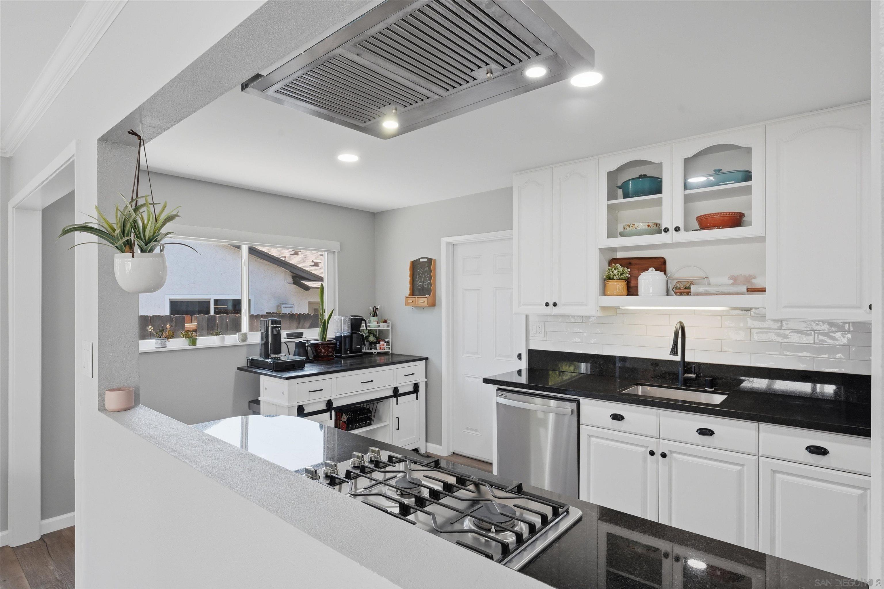 Detail Gallery Image 14 of 53 For 8182  Beaver Lake Dr, San Diego,  CA 92119 - 3 Beds | 2 Baths