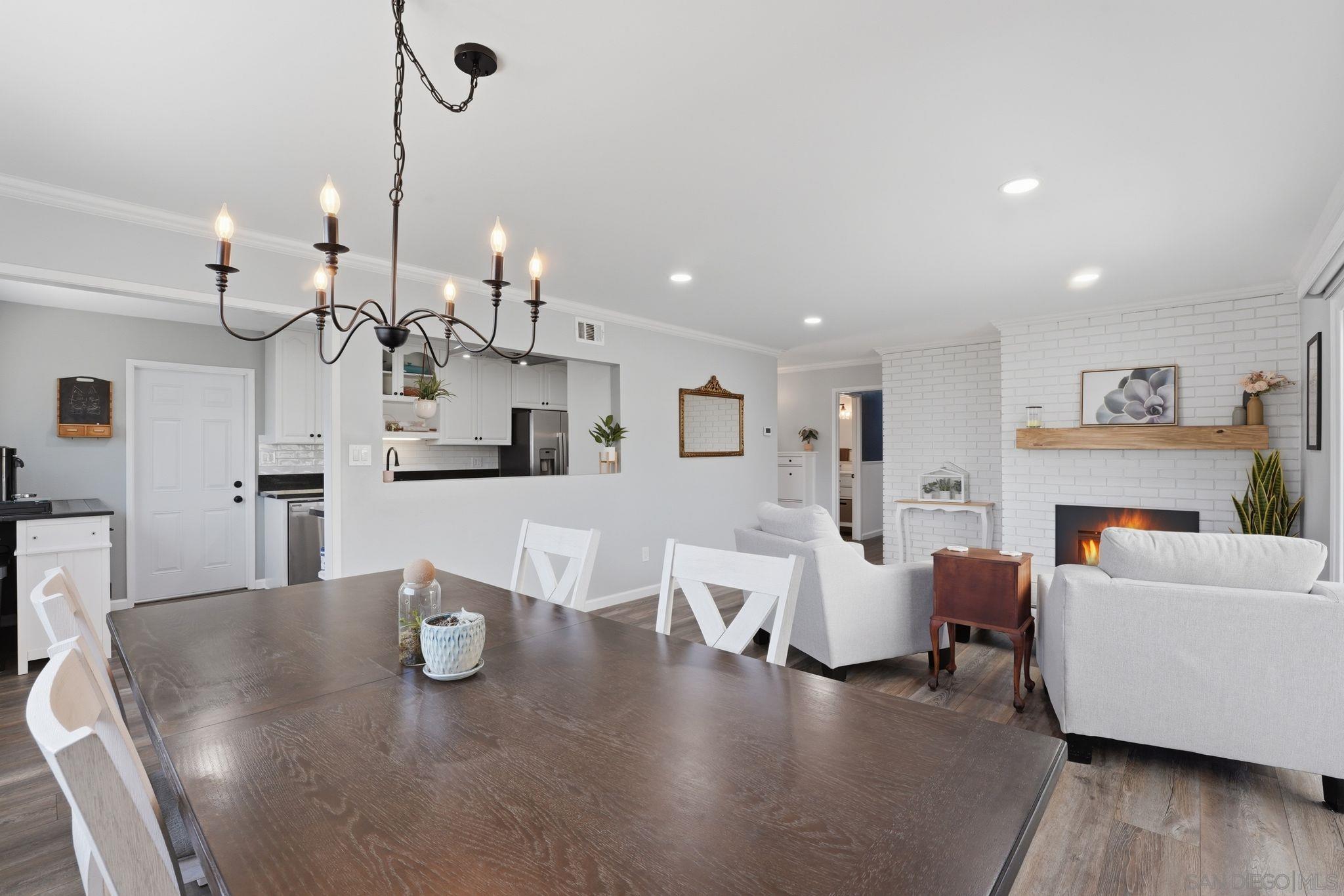 Detail Gallery Image 3 of 53 For 8182  Beaver Lake Dr, San Diego,  CA 92119 - 3 Beds | 2 Baths