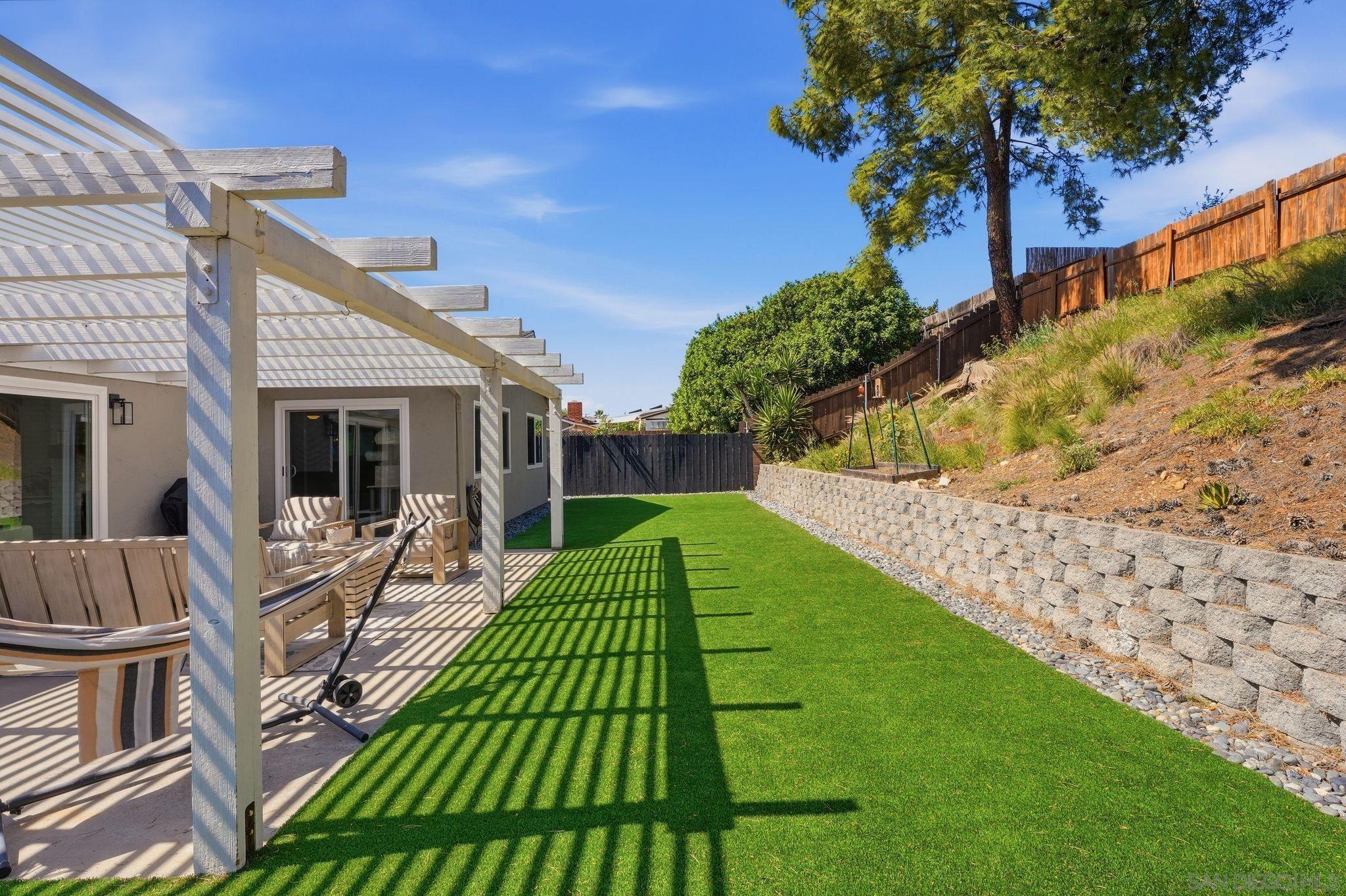 Detail Gallery Image 4 of 53 For 8182  Beaver Lake Dr, San Diego,  CA 92119 - 3 Beds | 2 Baths