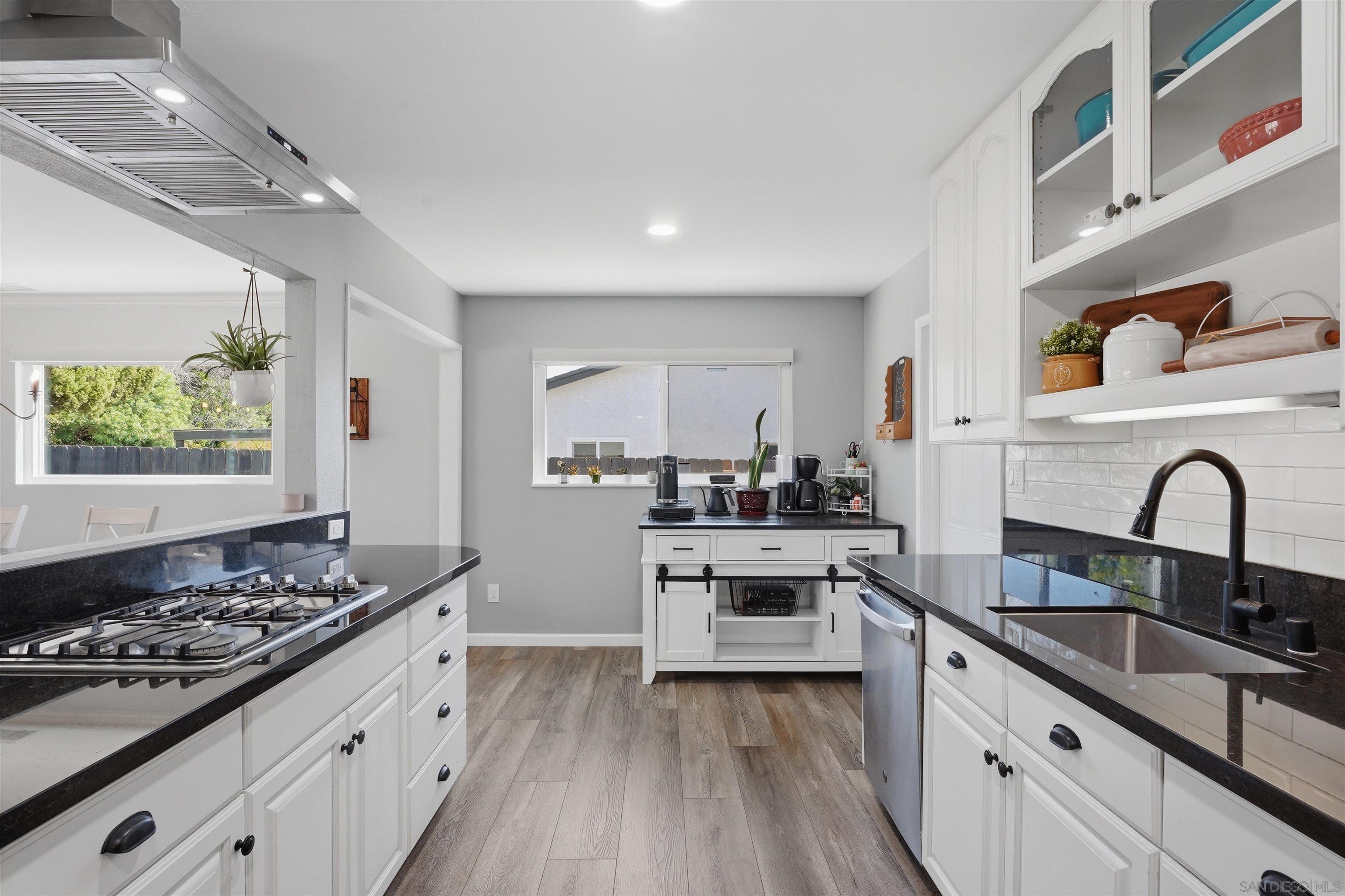 Detail Gallery Image 9 of 53 For 8182  Beaver Lake Dr, San Diego,  CA 92119 - 3 Beds | 2 Baths