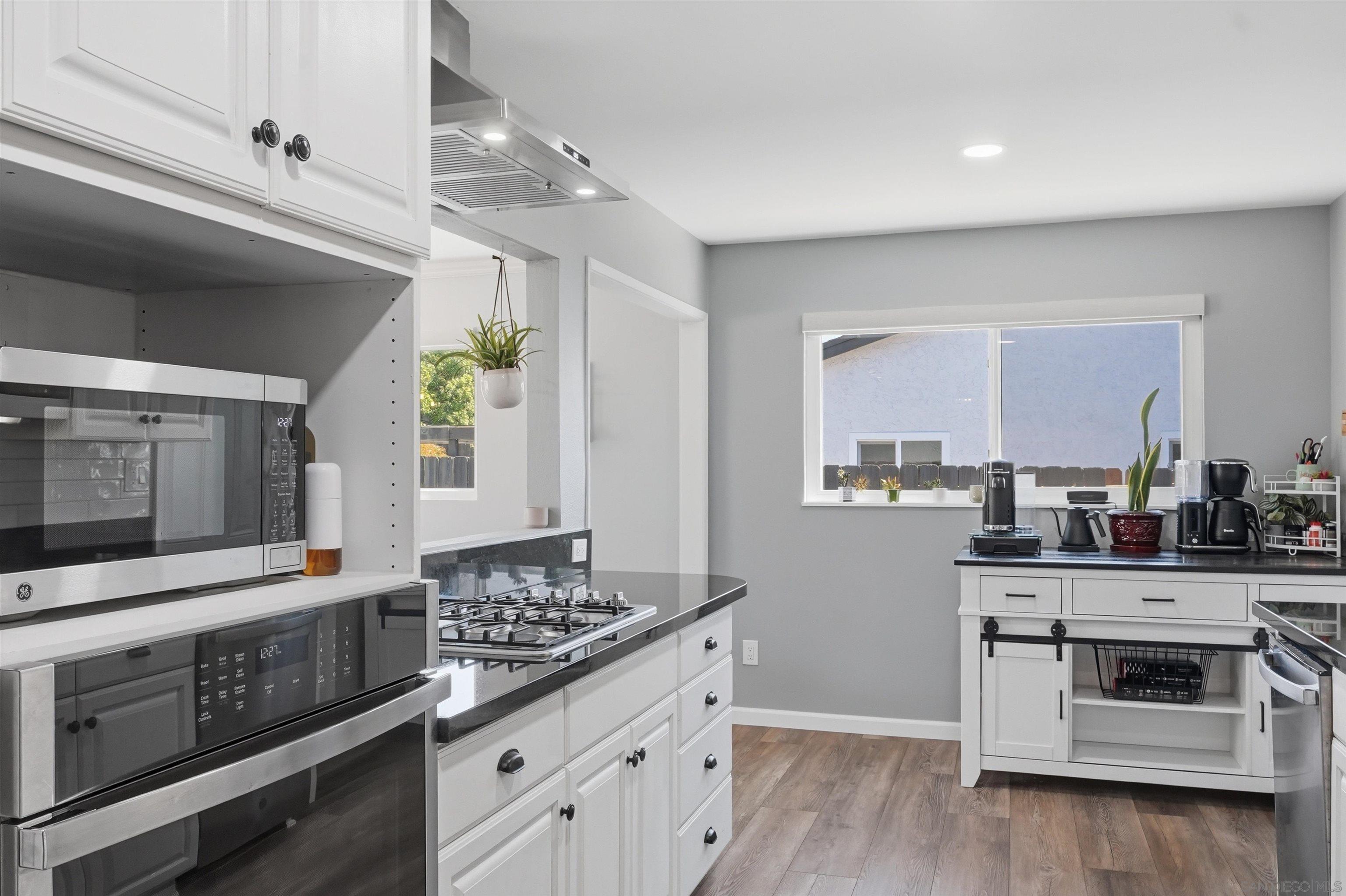 Detail Gallery Image 10 of 53 For 8182  Beaver Lake Dr, San Diego,  CA 92119 - 3 Beds | 2 Baths