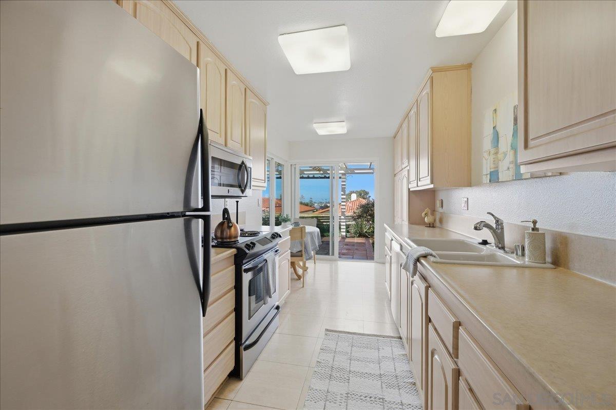 Detail Gallery Image 11 of 27 For 6733  Hyacinth, Carlsbad,  CA 92011 - 2 Beds | 2 Baths