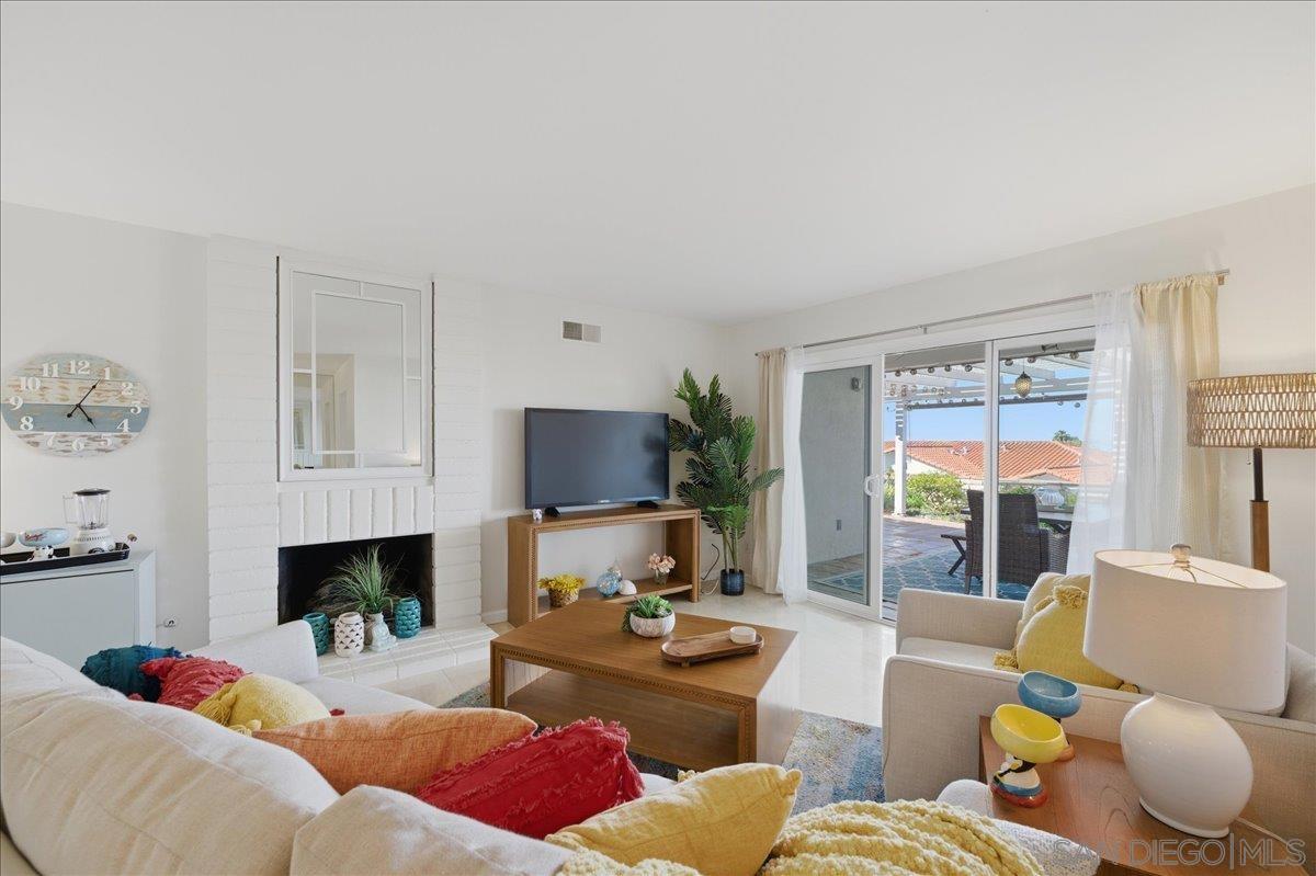 Detail Gallery Image 5 of 27 For 6733  Hyacinth, Carlsbad,  CA 92011 - 2 Beds | 2 Baths