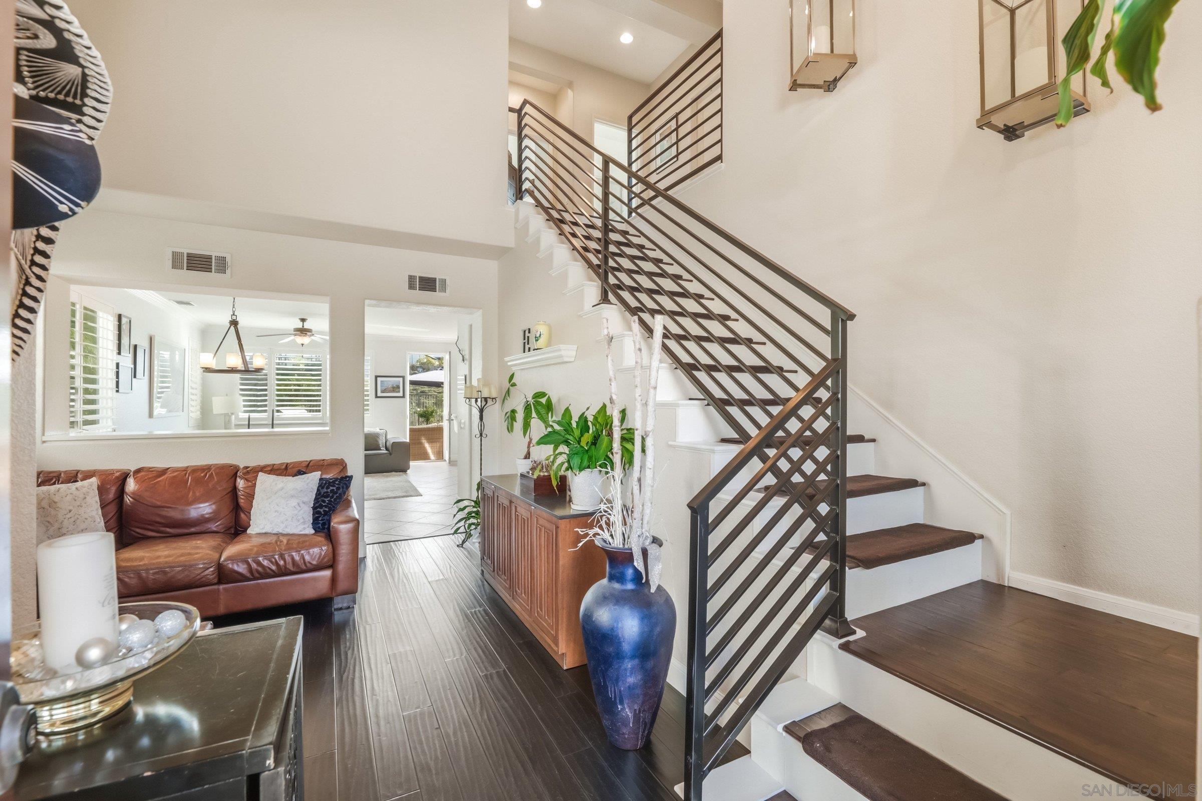 Detail Gallery Image 5 of 33 For 8283  Bryn Glen Way, San Diego,  CA 92129 - 3 Beds | 2/1 Baths