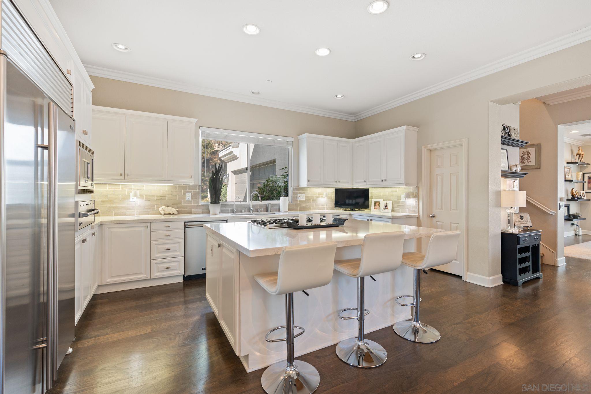 Detail Gallery Image 11 of 48 For 17117  Tallow Tree Lane, San Diego,  CA 92127 - 6 Beds | 5/1 Baths