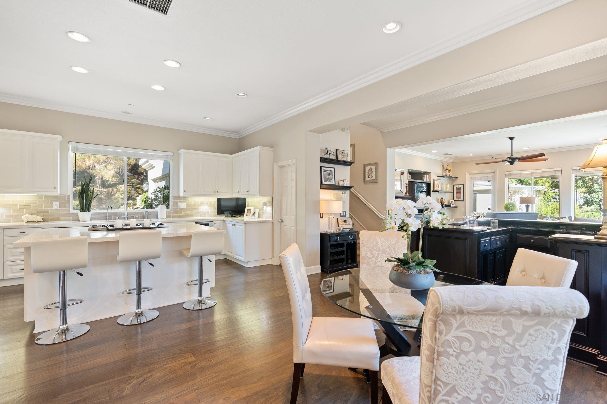 Detail Gallery Image 12 of 48 For 17117  Tallow Tree Lane, San Diego,  CA 92127 - 6 Beds | 5/1 Baths