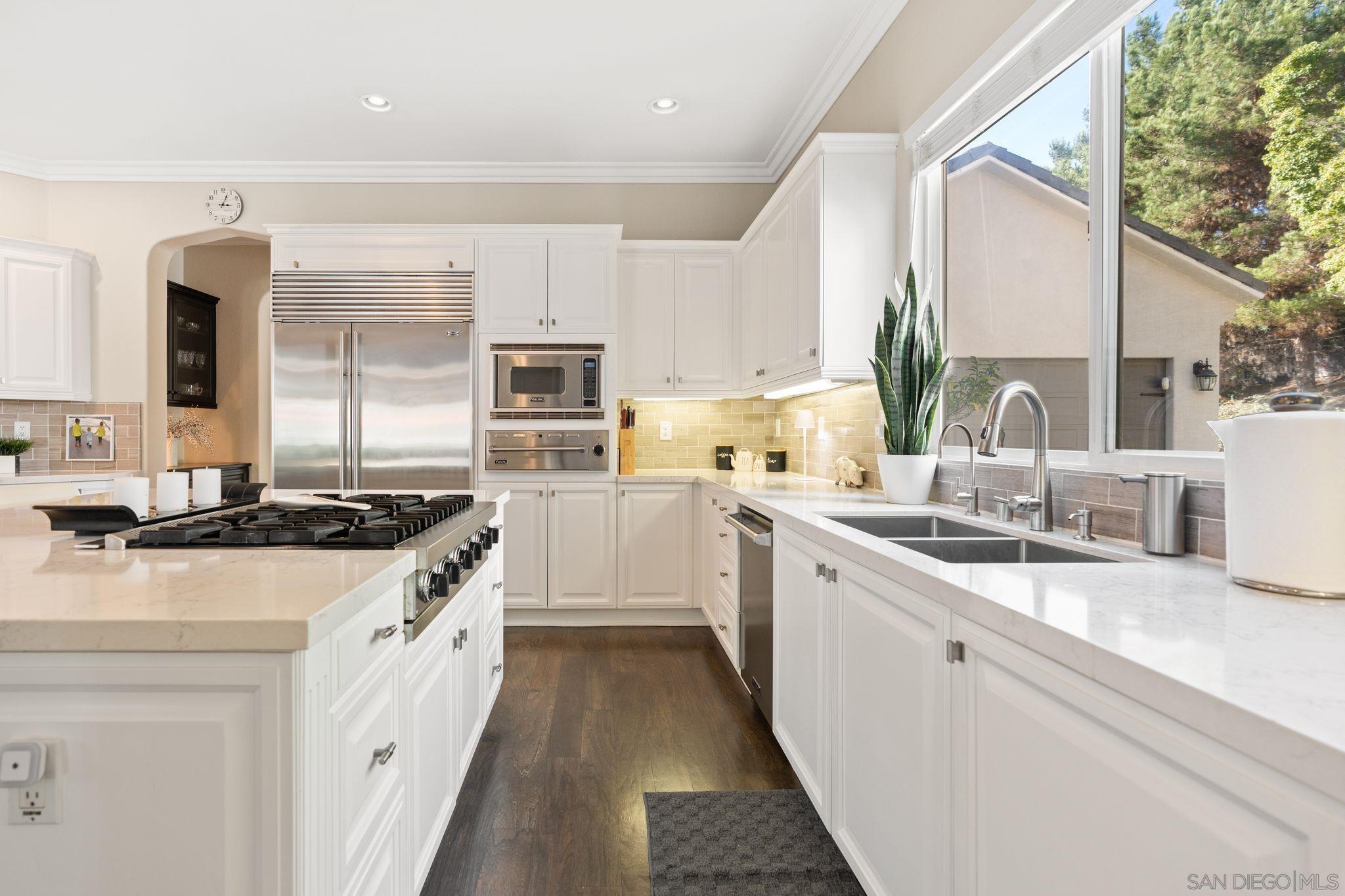 Detail Gallery Image 14 of 48 For 17117  Tallow Tree Lane, San Diego,  CA 92127 - 6 Beds | 5/1 Baths