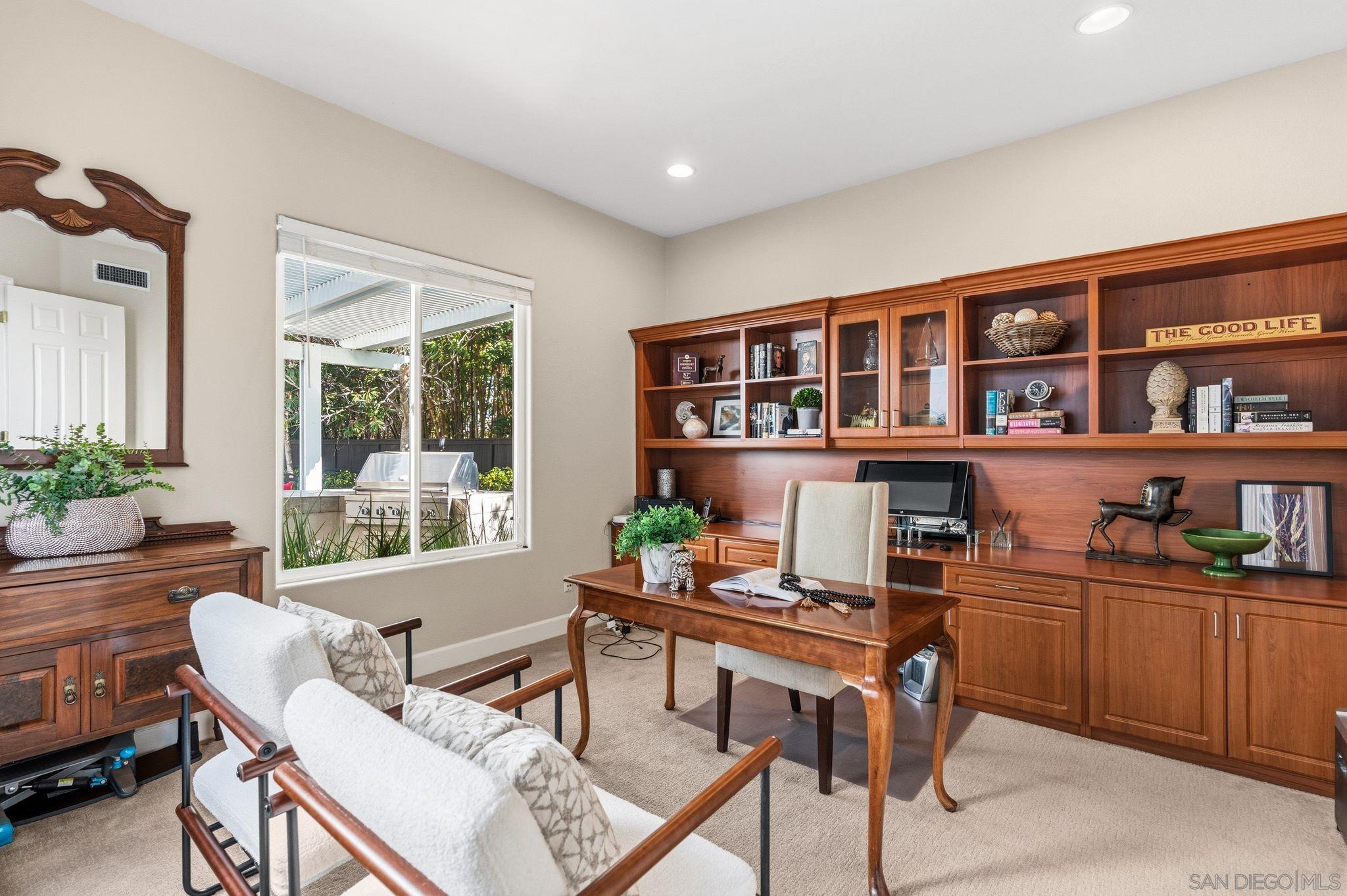 Detail Gallery Image 16 of 48 For 17117  Tallow Tree Lane, San Diego,  CA 92127 - 6 Beds | 5/1 Baths