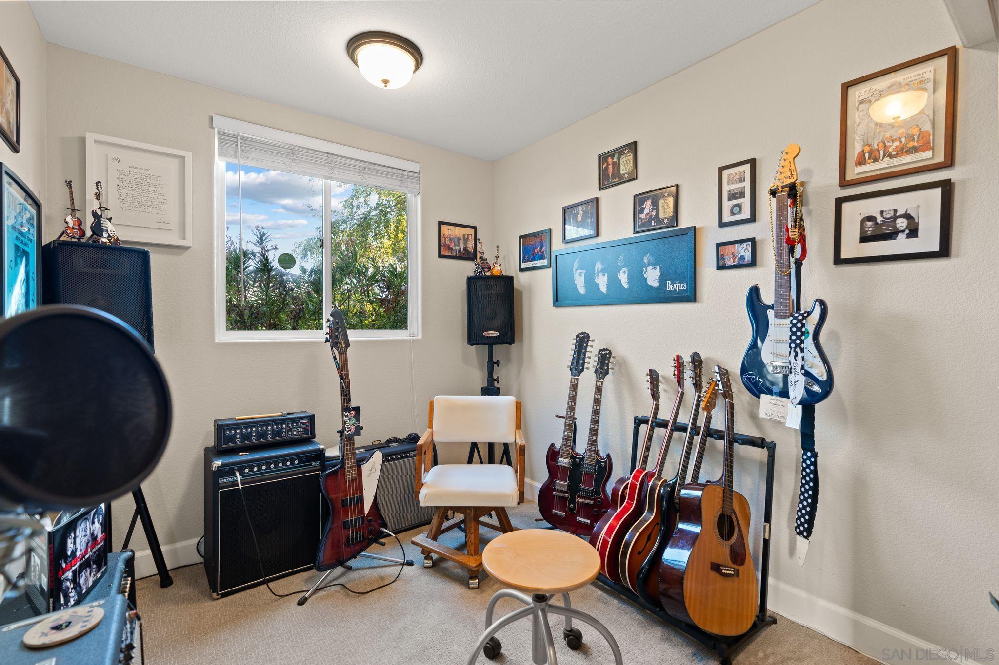 Detail Gallery Image 17 of 48 For 17117  Tallow Tree Lane, San Diego,  CA 92127 - 6 Beds | 5/1 Baths