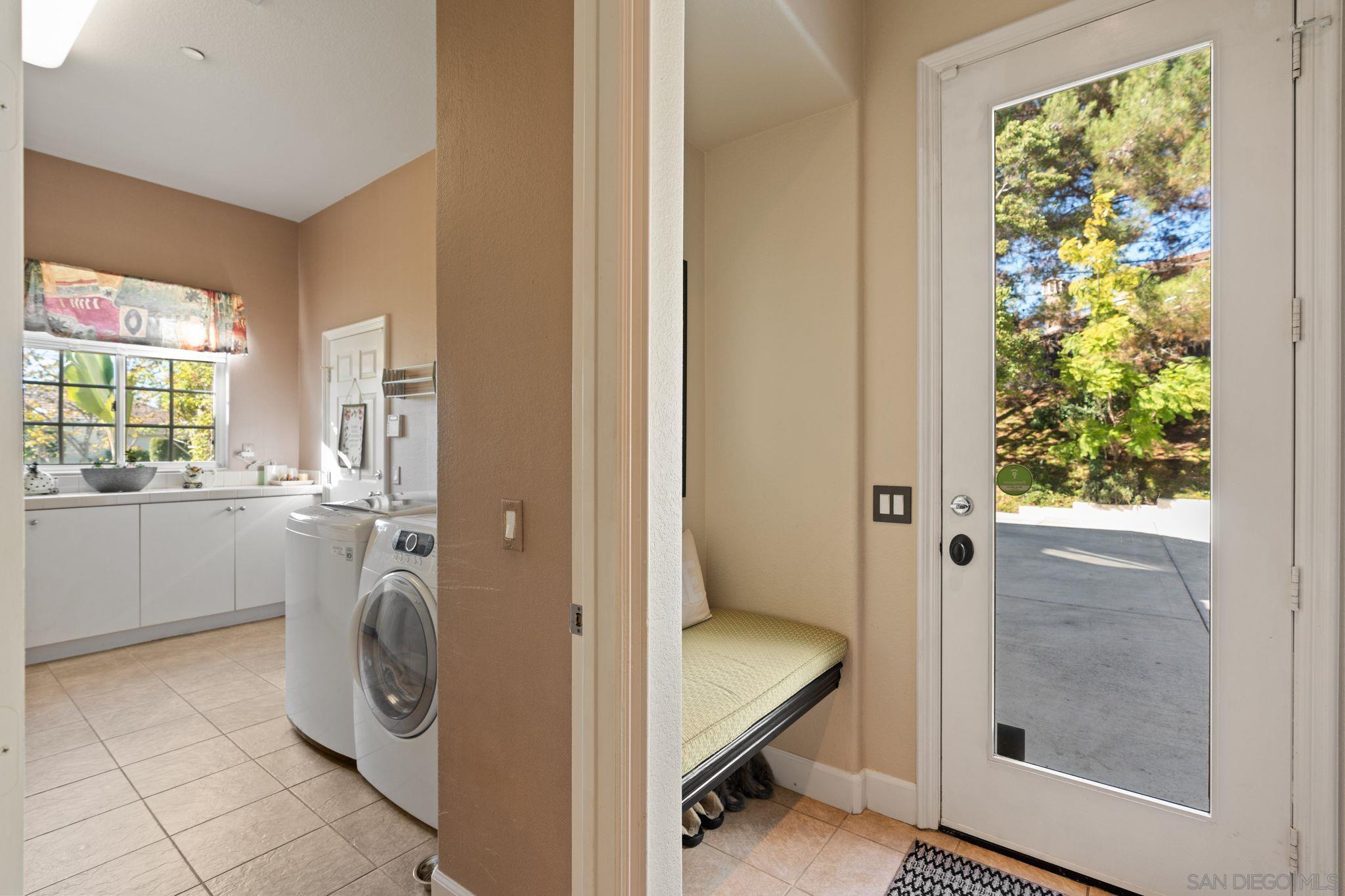 Detail Gallery Image 19 of 48 For 17117  Tallow Tree Lane, San Diego,  CA 92127 - 6 Beds | 5/1 Baths