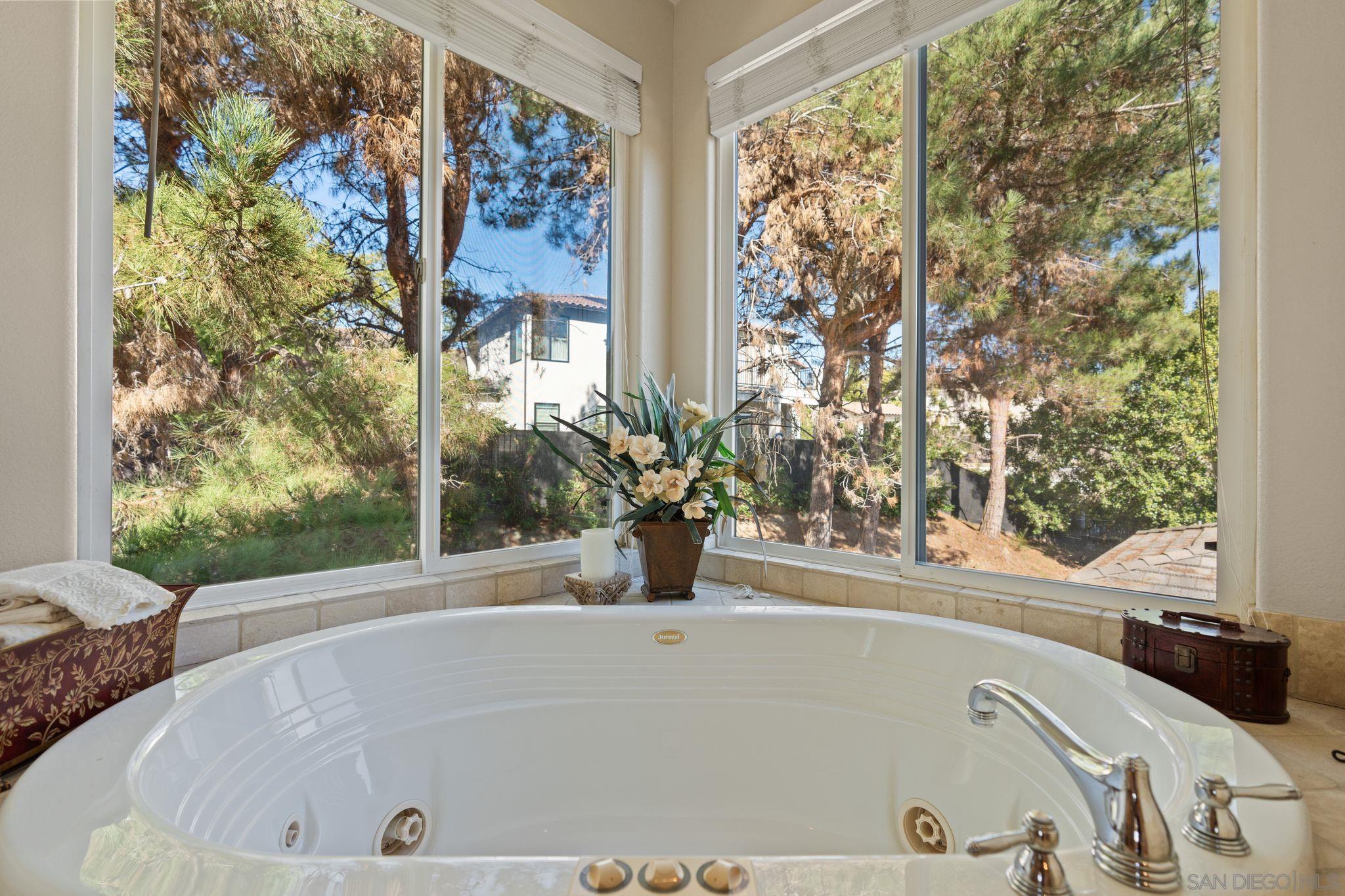 Detail Gallery Image 27 of 48 For 17117  Tallow Tree Lane, San Diego,  CA 92127 - 6 Beds | 5/1 Baths