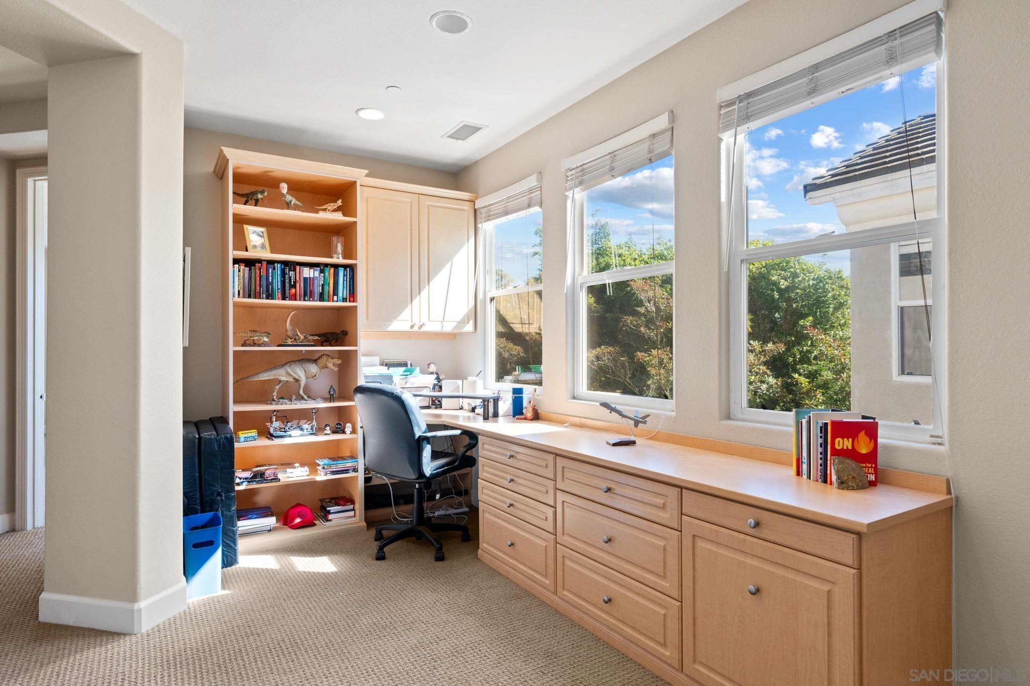 Detail Gallery Image 29 of 48 For 17117  Tallow Tree Lane, San Diego,  CA 92127 - 6 Beds | 5/1 Baths