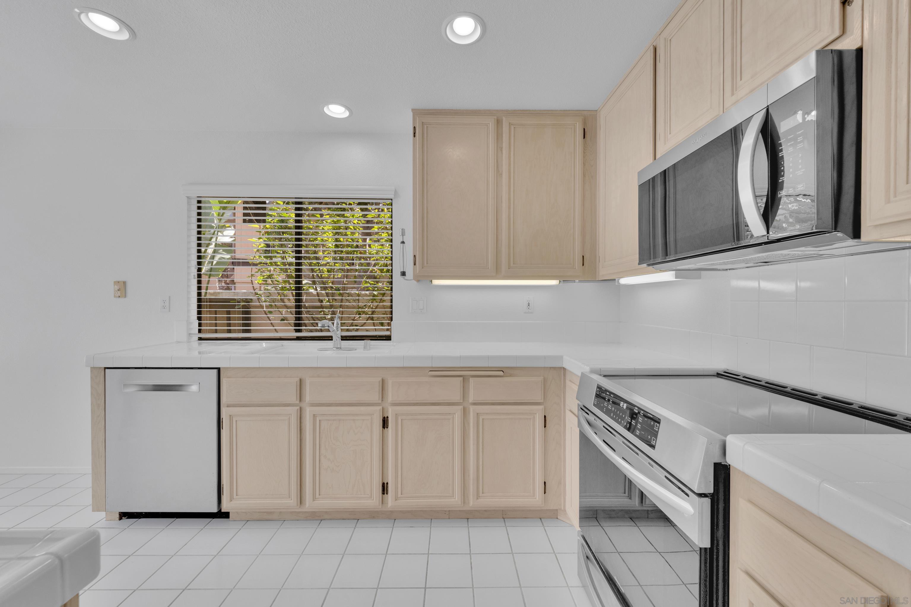 Detail Gallery Image 14 of 55 For 11604  Springside Rd, San Diego,  CA 92128 - 3 Beds | 2 Baths