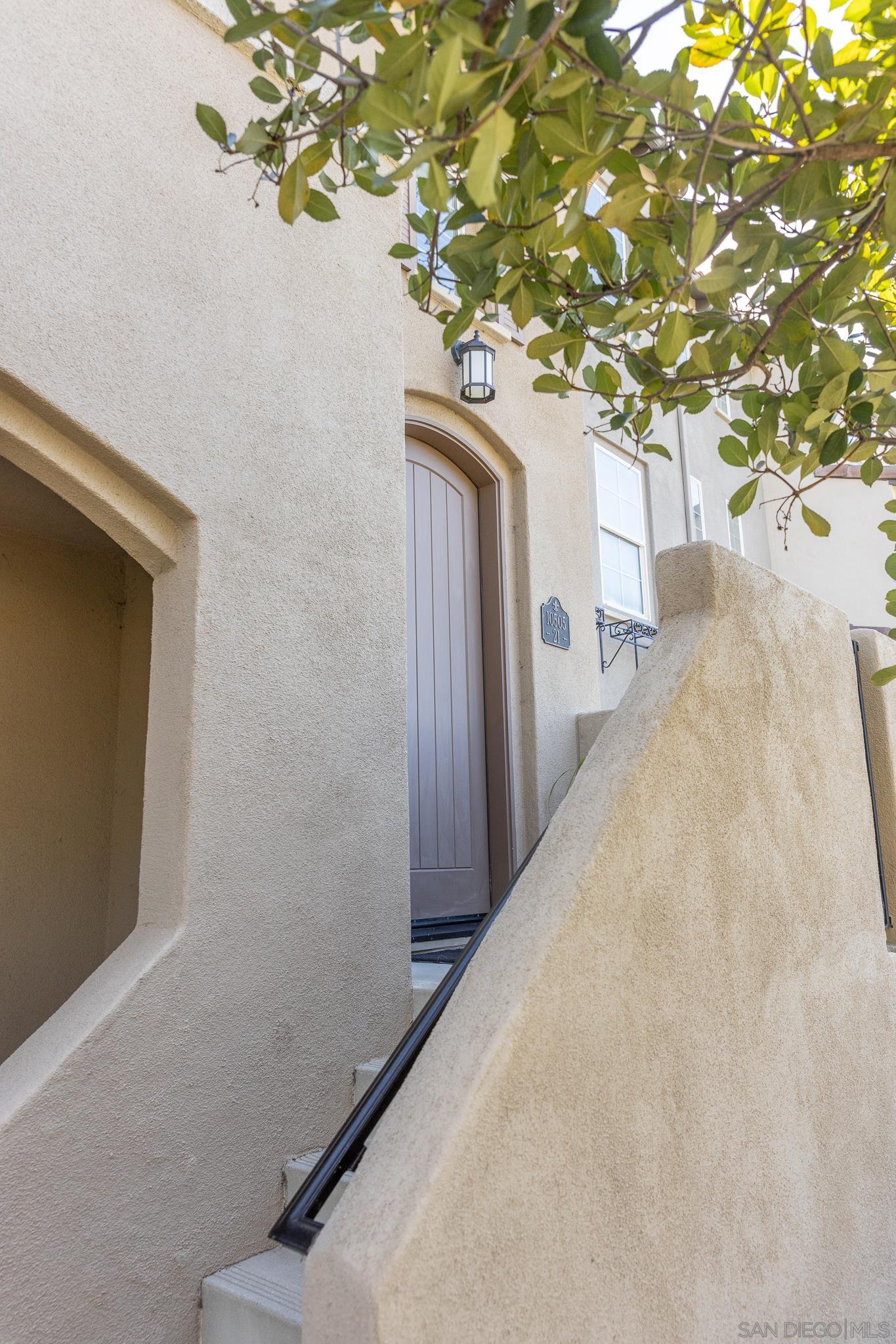 Detail Gallery Image 3 of 31 For 10505  Zenor Lane  #21,  San Diego,  CA 92127 - 2 Beds | 2/1 Baths