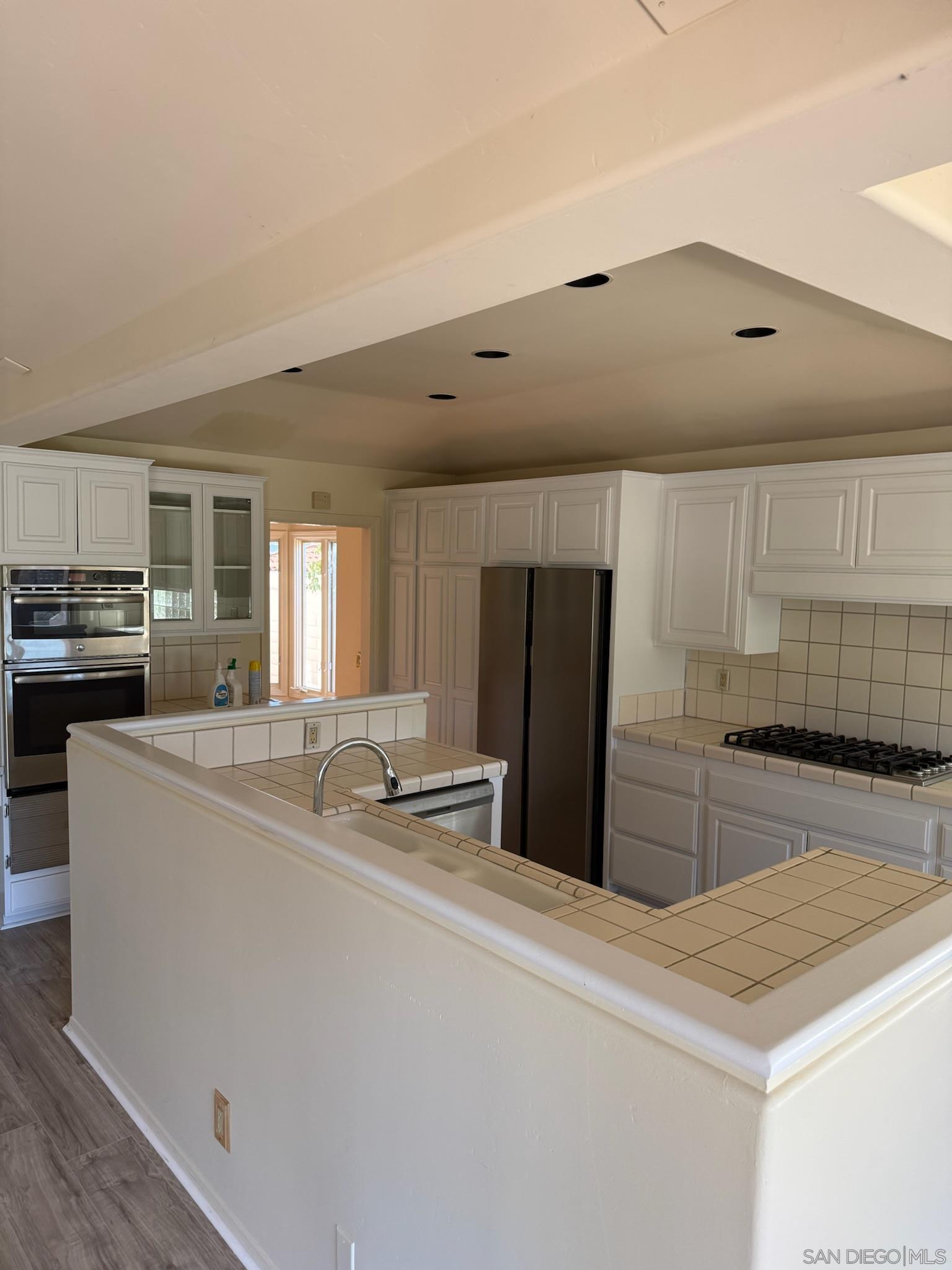 Detail Gallery Image 11 of 52 For 5574  Caminito Genio, La Jolla,  CA 92037 - 4 Beds | 2/1 Baths