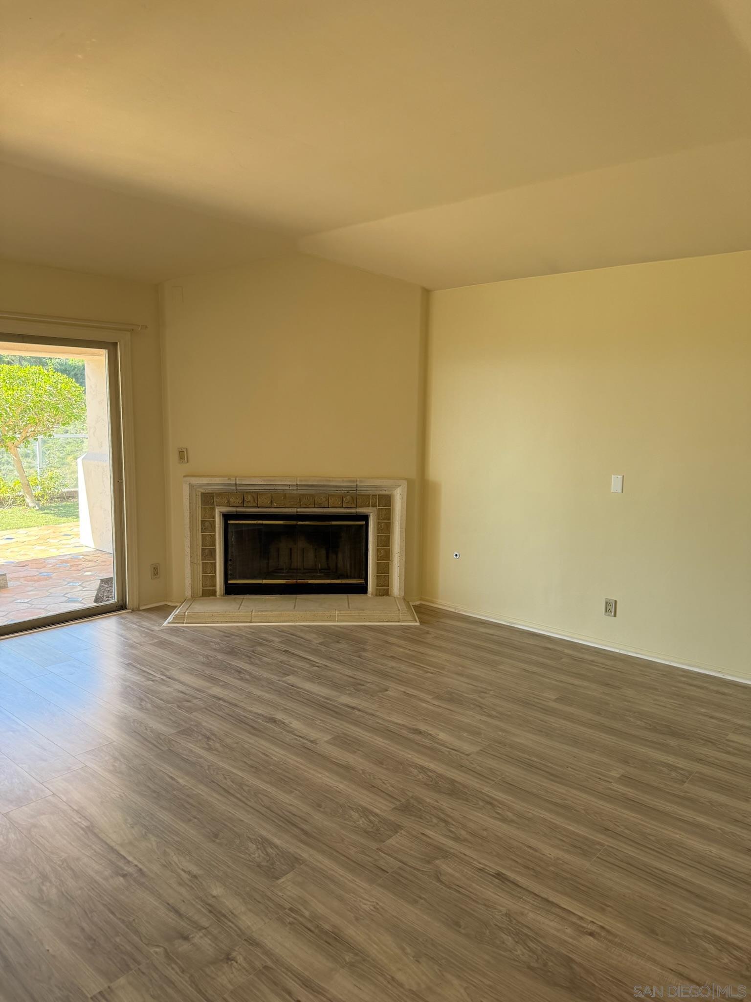 Detail Gallery Image 13 of 52 For 5574  Caminito Genio, La Jolla,  CA 92037 - 4 Beds | 2/1 Baths