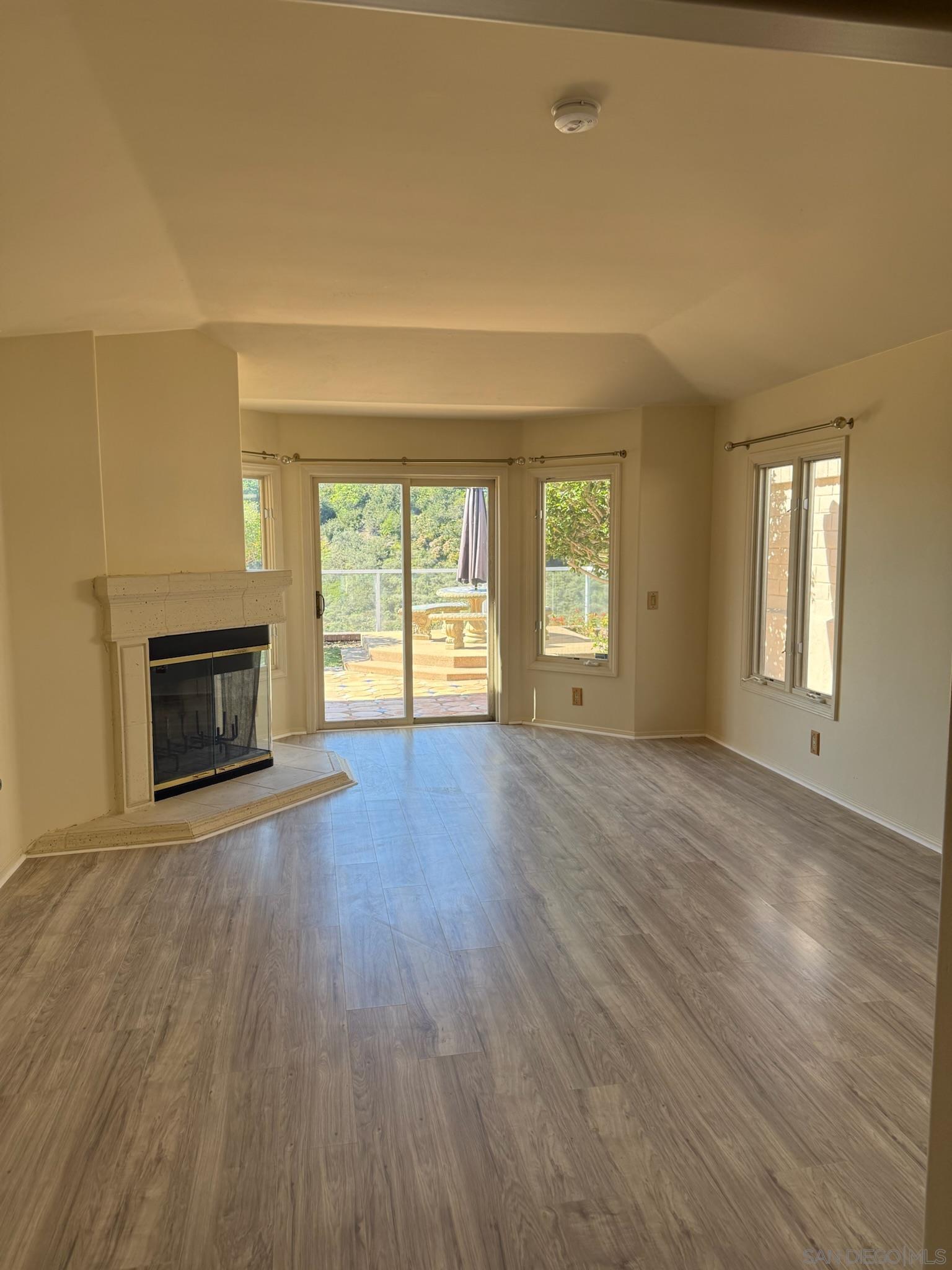 Detail Gallery Image 16 of 52 For 5574  Caminito Genio, La Jolla,  CA 92037 - 4 Beds | 2/1 Baths