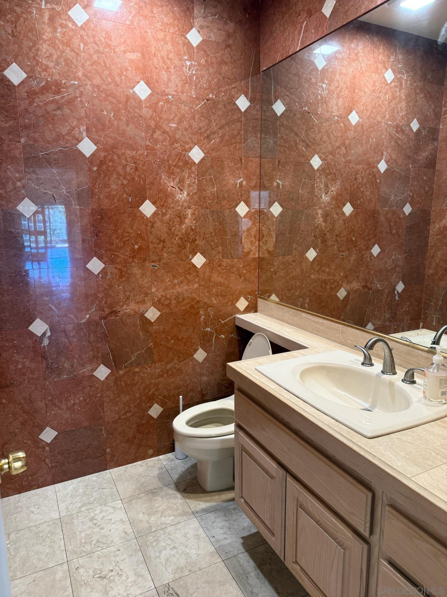 Detail Gallery Image 18 of 52 For 5574  Caminito Genio, La Jolla,  CA 92037 - 4 Beds | 2/1 Baths