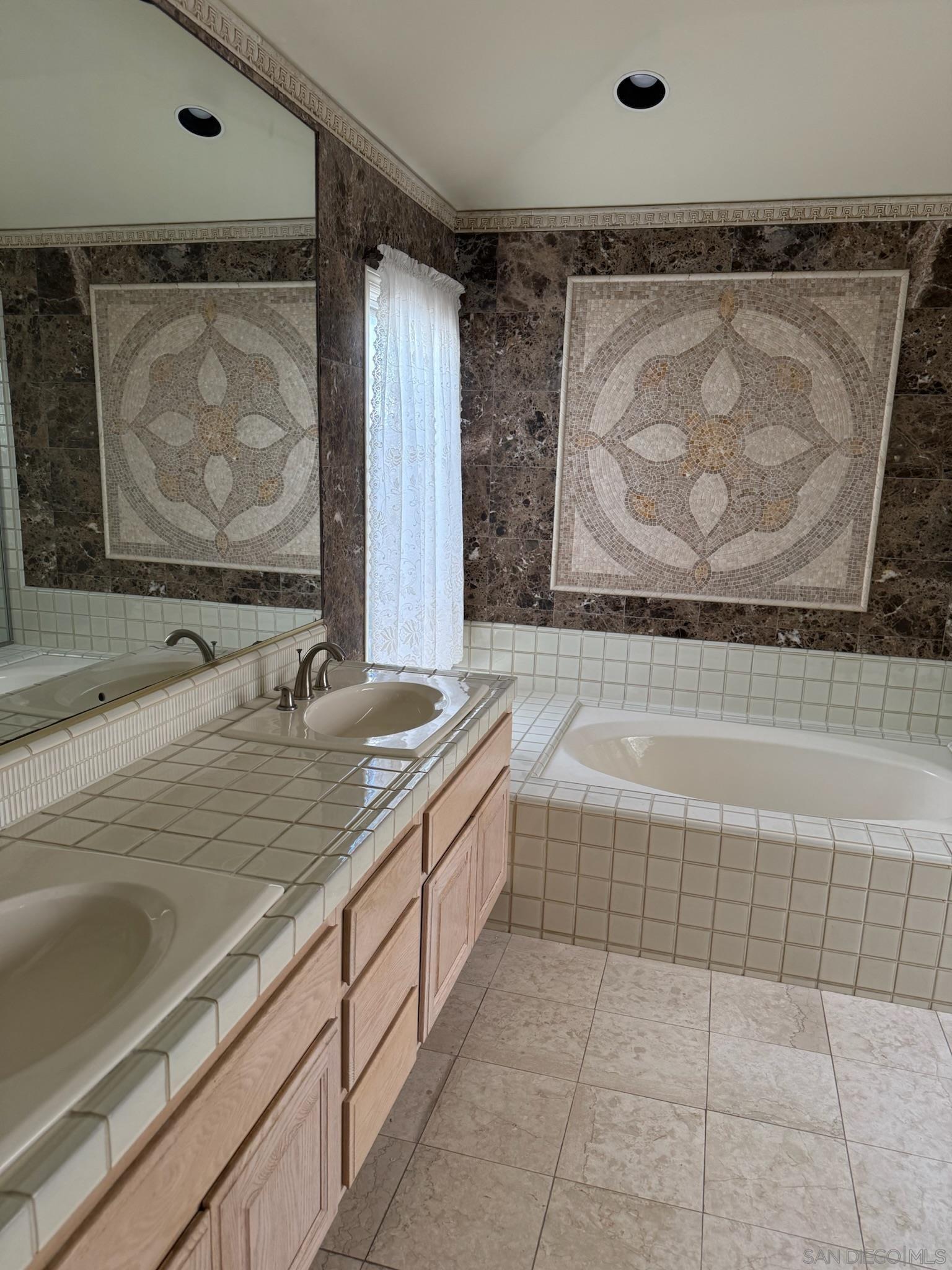 Detail Gallery Image 26 of 52 For 5574  Caminito Genio, La Jolla,  CA 92037 - 4 Beds | 2/1 Baths