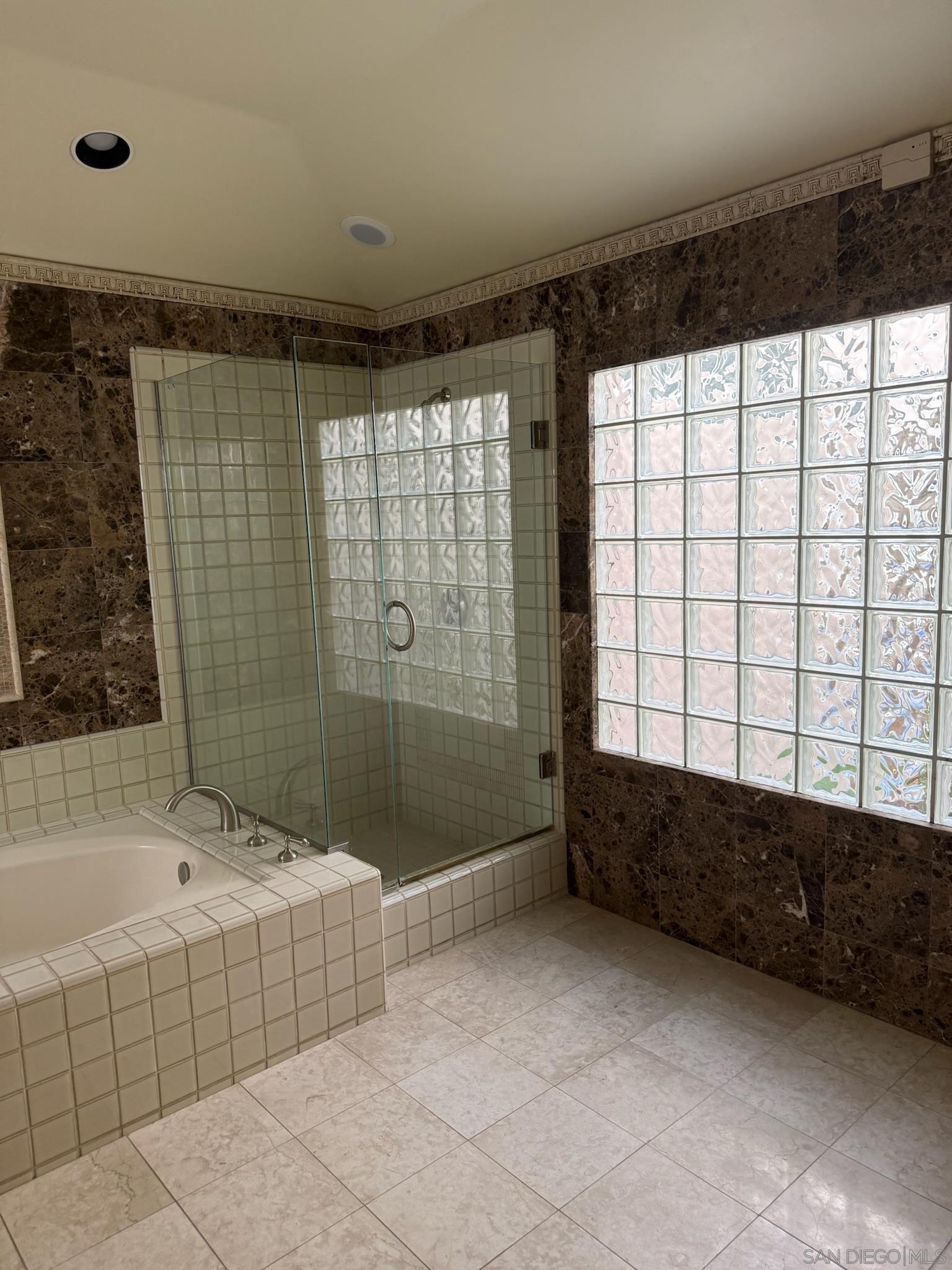 Detail Gallery Image 28 of 52 For 5574  Caminito Genio, La Jolla,  CA 92037 - 4 Beds | 2/1 Baths