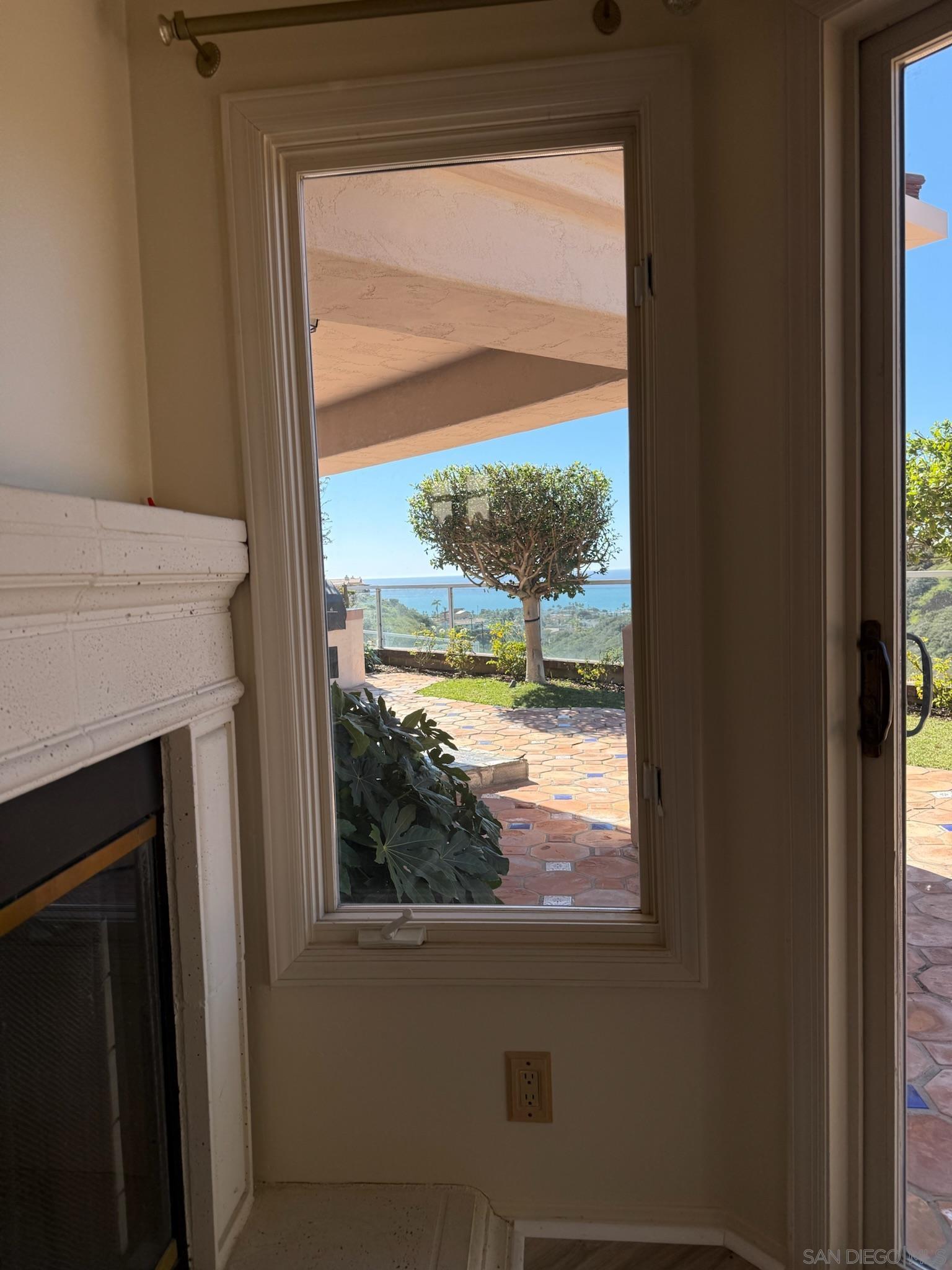 Detail Gallery Image 30 of 52 For 5574  Caminito Genio, La Jolla,  CA 92037 - 4 Beds | 2/1 Baths