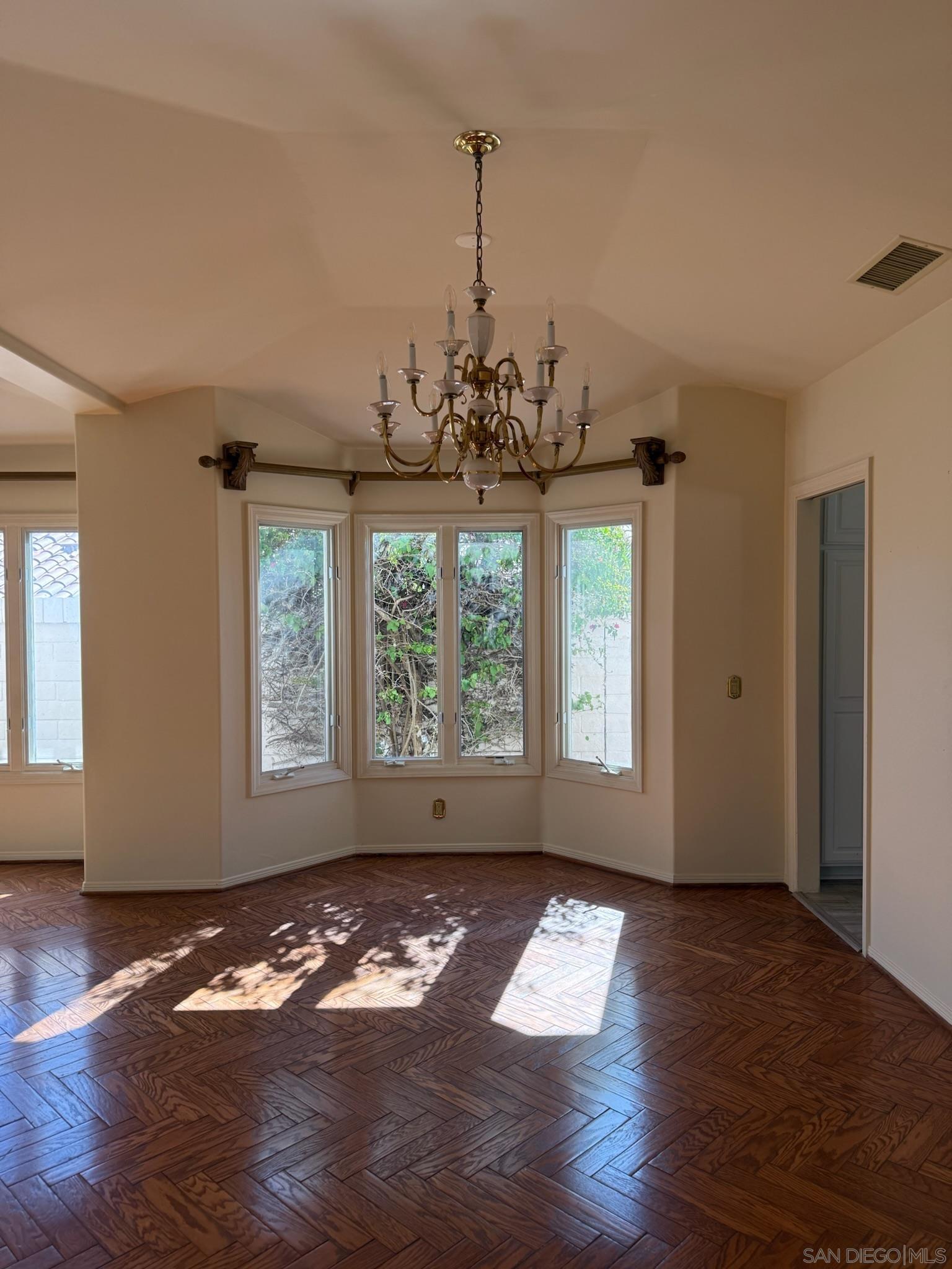 Detail Gallery Image 33 of 52 For 5574  Caminito Genio, La Jolla,  CA 92037 - 4 Beds | 2/1 Baths