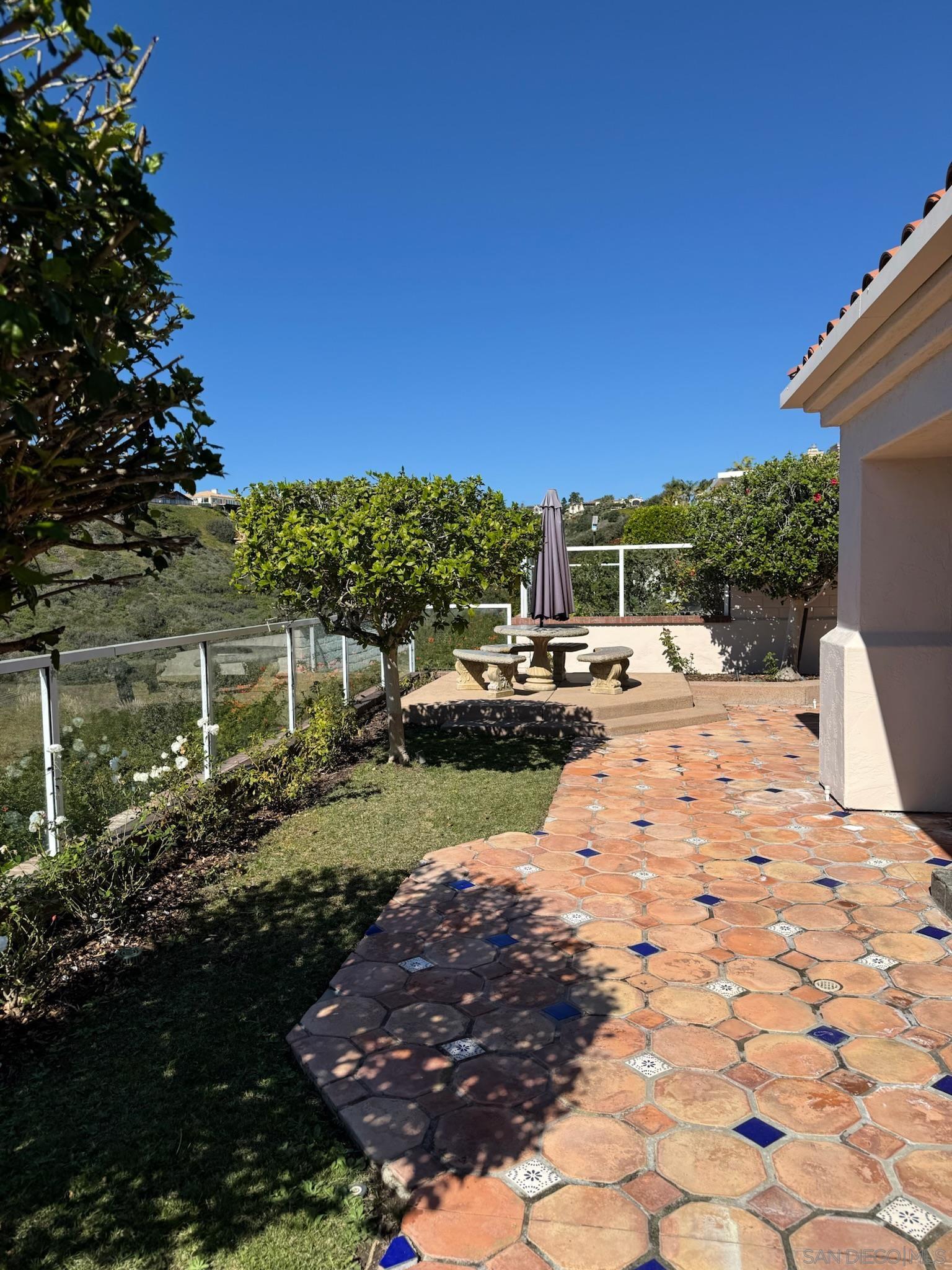 Detail Gallery Image 5 of 52 For 5574  Caminito Genio, La Jolla,  CA 92037 - 4 Beds | 2/1 Baths