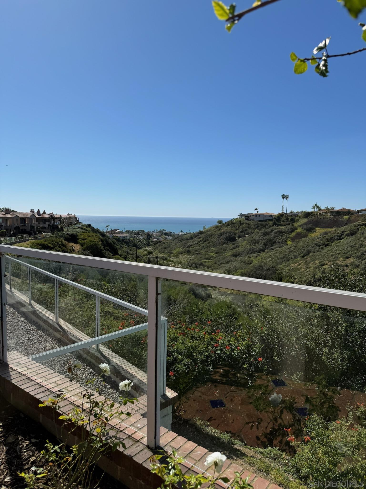Detail Gallery Image 41 of 52 For 5574  Caminito Genio, La Jolla,  CA 92037 - 4 Beds | 2/1 Baths