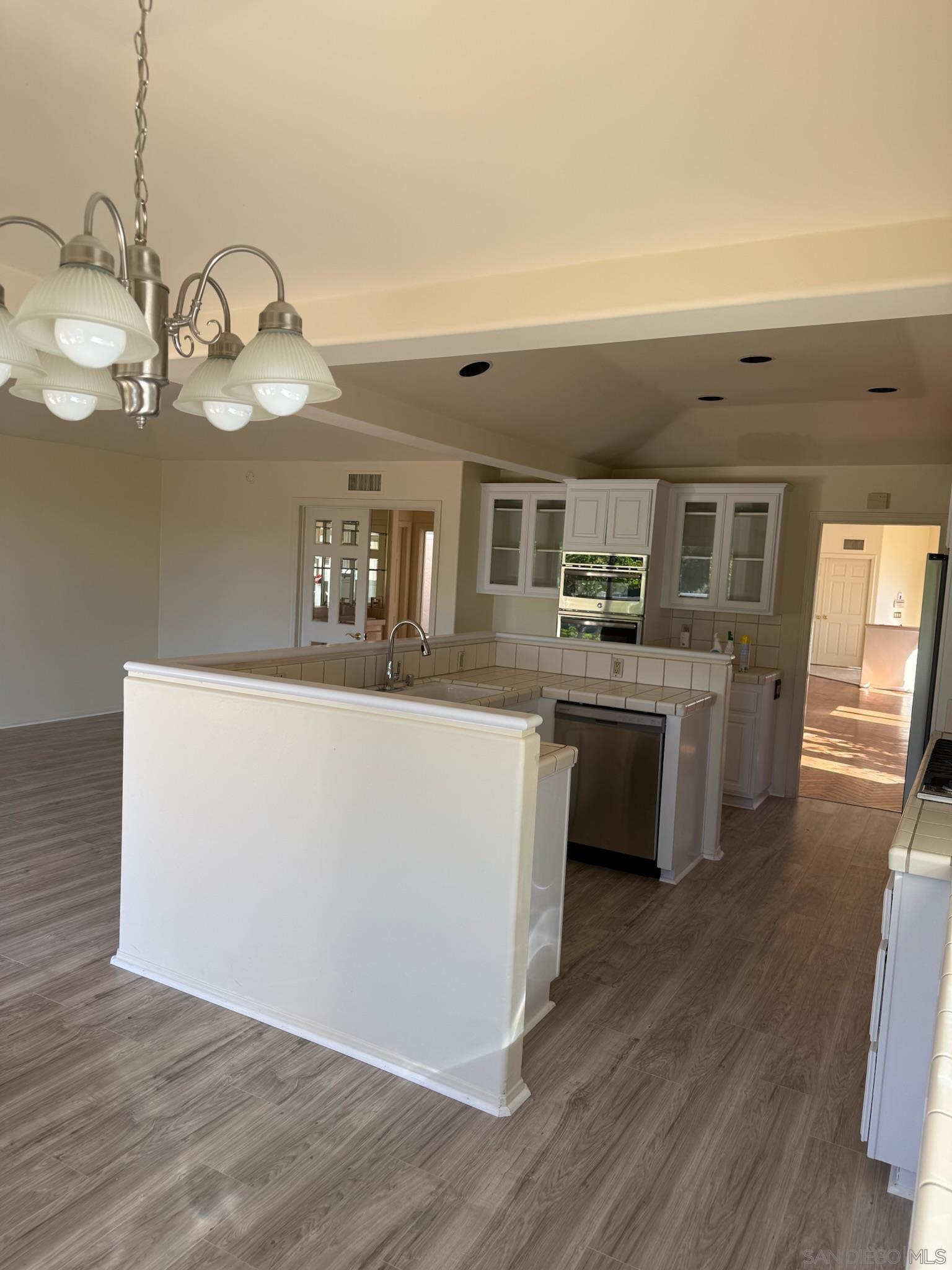 Detail Gallery Image 45 of 52 For 5574  Caminito Genio, La Jolla,  CA 92037 - 4 Beds | 2/1 Baths