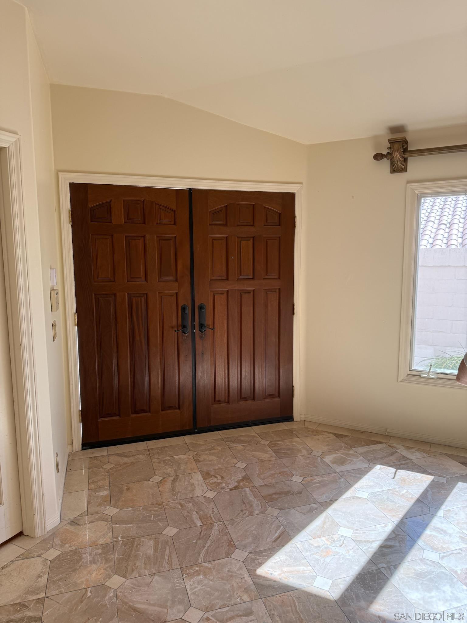 Detail Gallery Image 6 of 52 For 5574  Caminito Genio, La Jolla,  CA 92037 - 4 Beds | 2/1 Baths