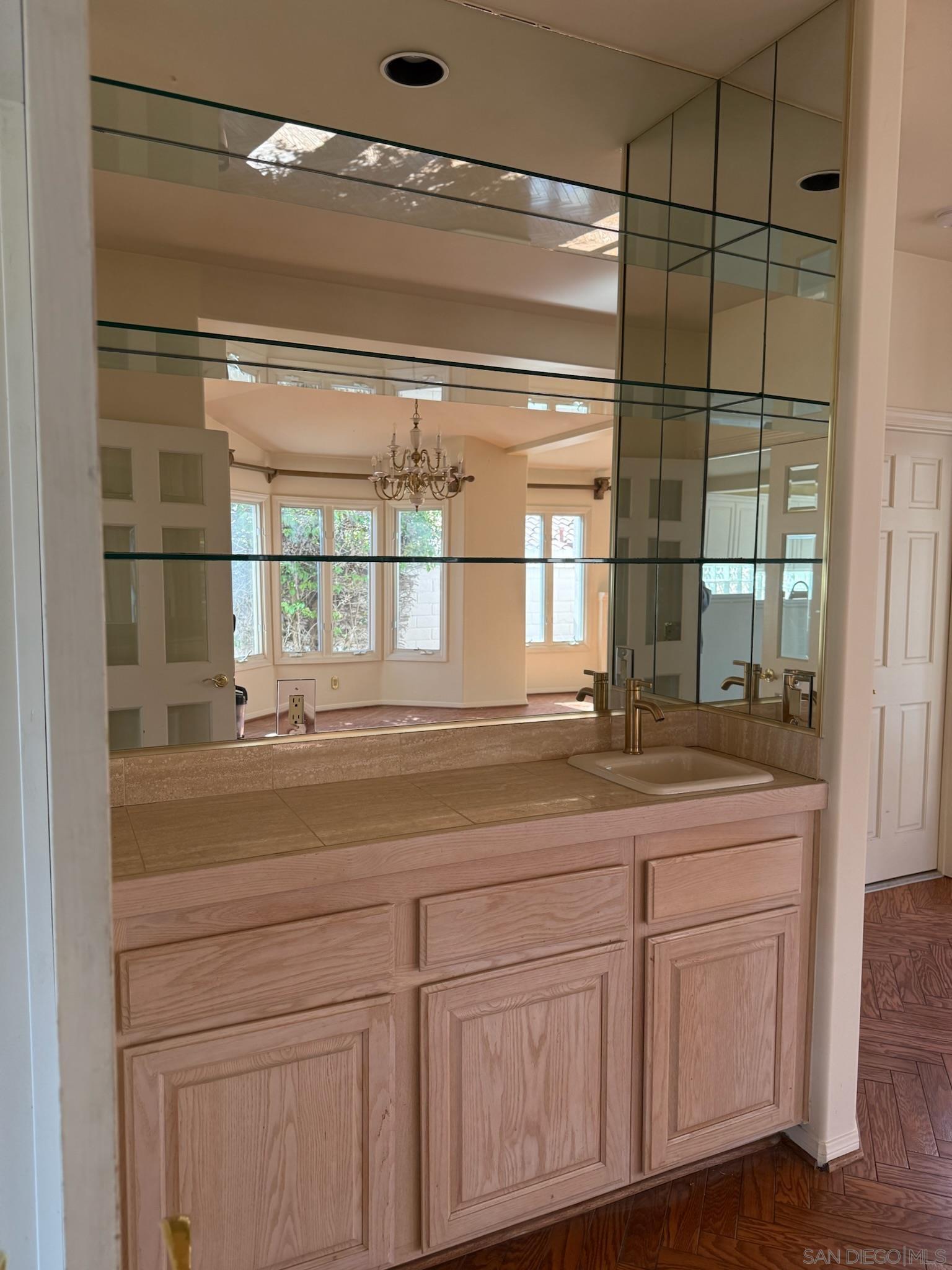 Detail Gallery Image 7 of 52 For 5574  Caminito Genio, La Jolla,  CA 92037 - 4 Beds | 2/1 Baths