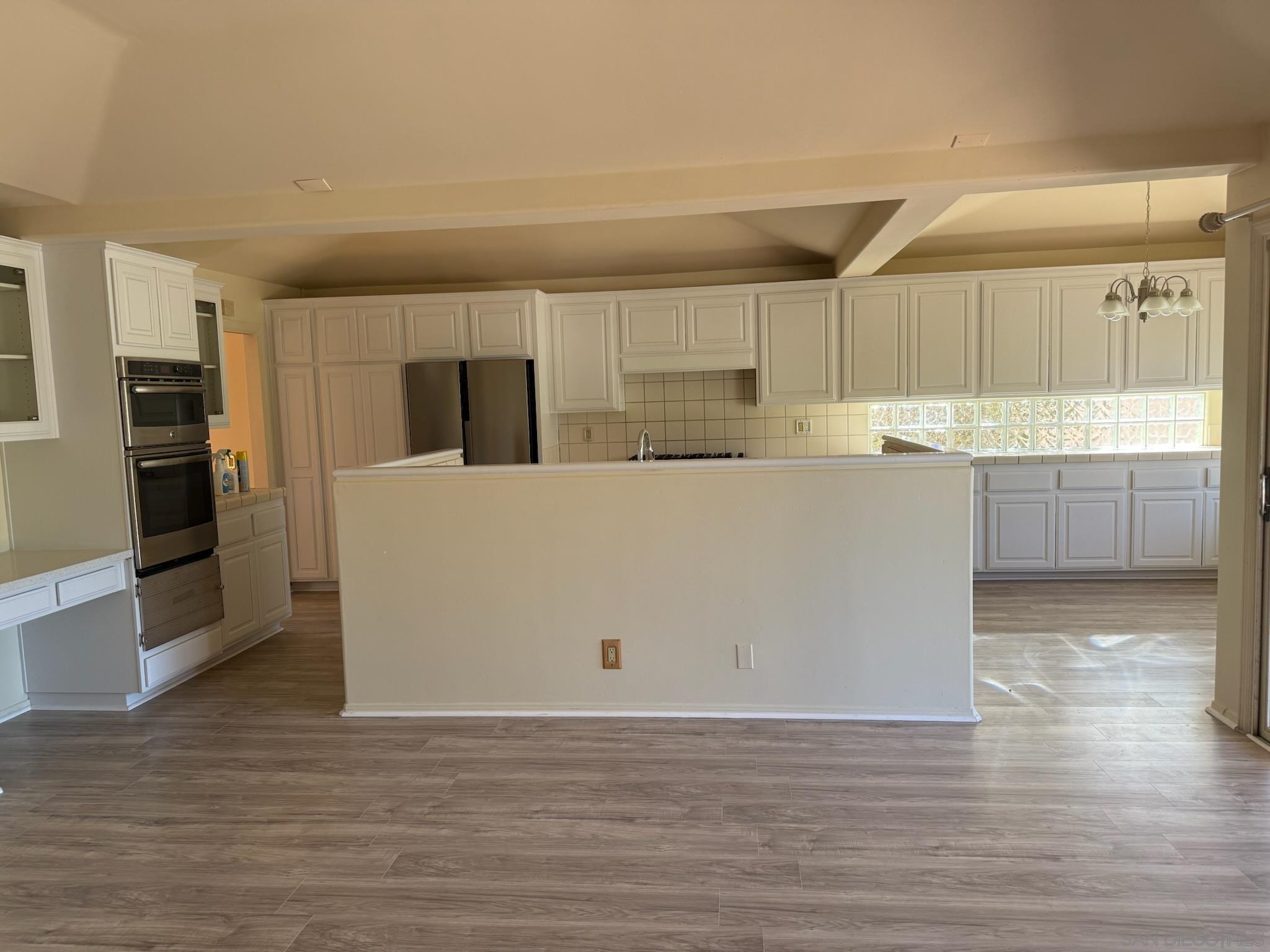 Detail Gallery Image 8 of 52 For 5574  Caminito Genio, La Jolla,  CA 92037 - 4 Beds | 2/1 Baths