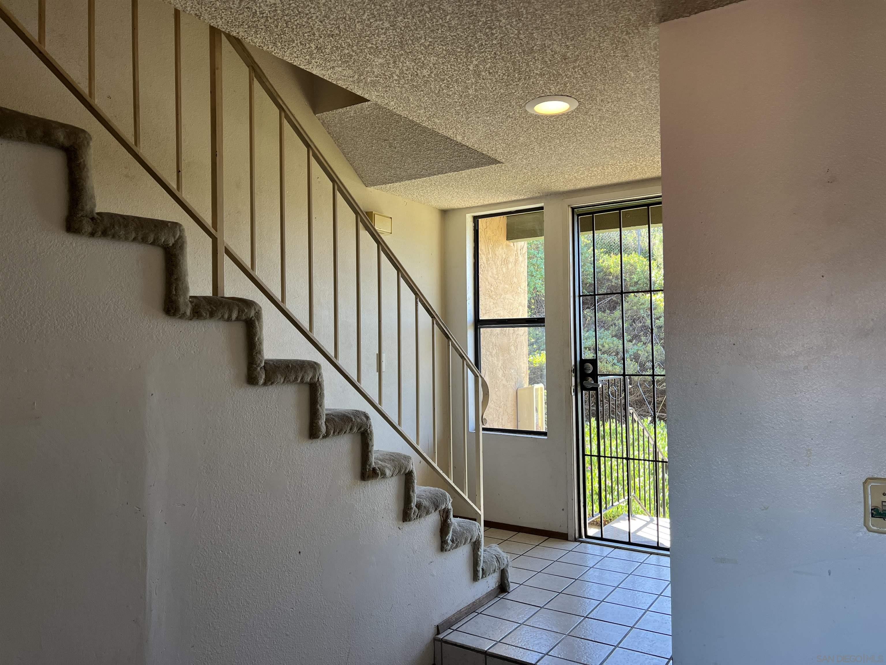 Detail Gallery Image 4 of 17 For 10814  Riderwood Terrace  #D,  Santee,  CA 92071 - 2 Beds | 1/1 Baths
