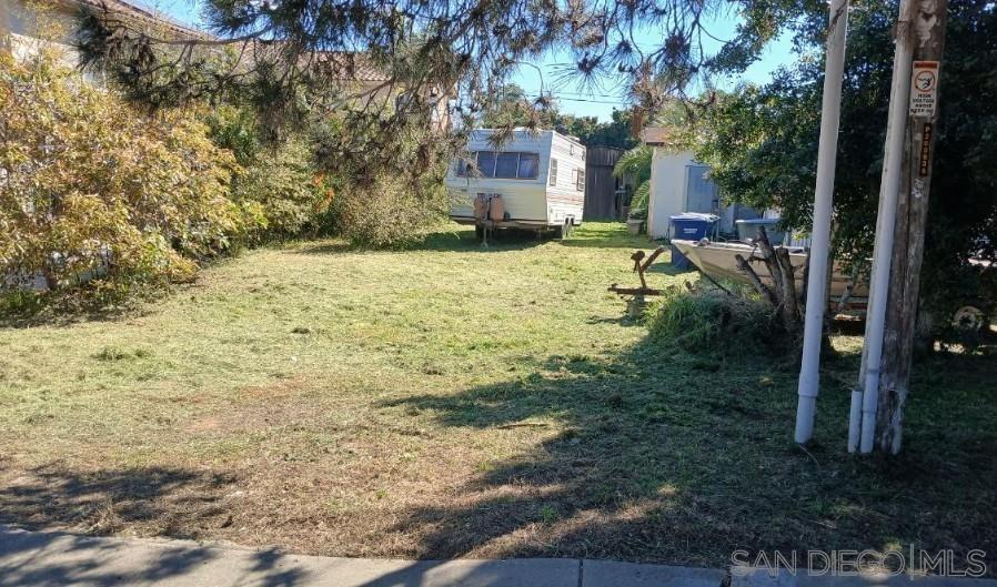 Detail Gallery Image 3 of 4 For 875  11th Street, Imperial Beach,  CA 91932 - 3 Beds | 1 Baths