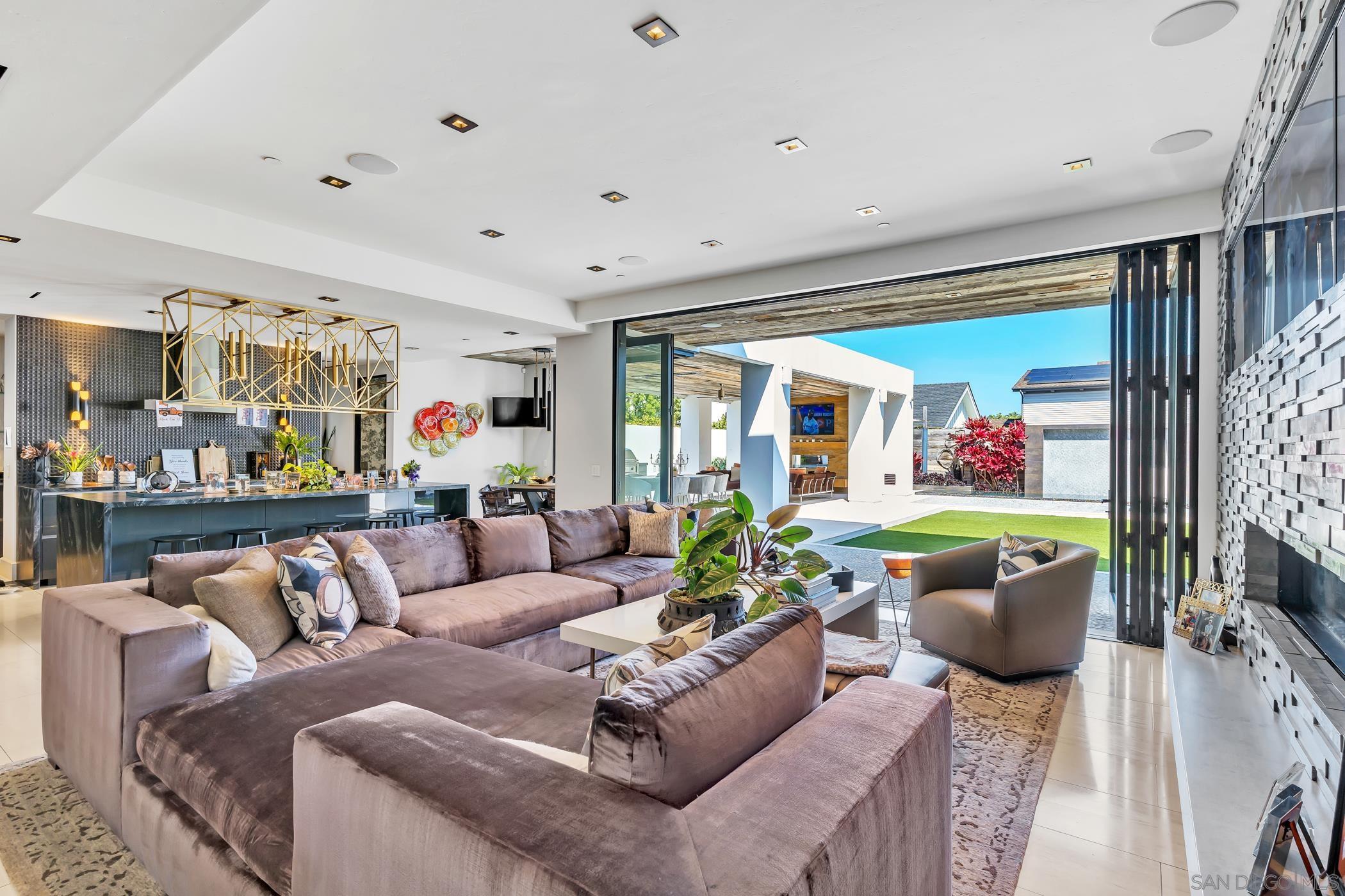 Detail Gallery Image 11 of 61 For 969  Adella Ave, Coronado,  CA 92118 - 6 Beds | 5/2 Baths