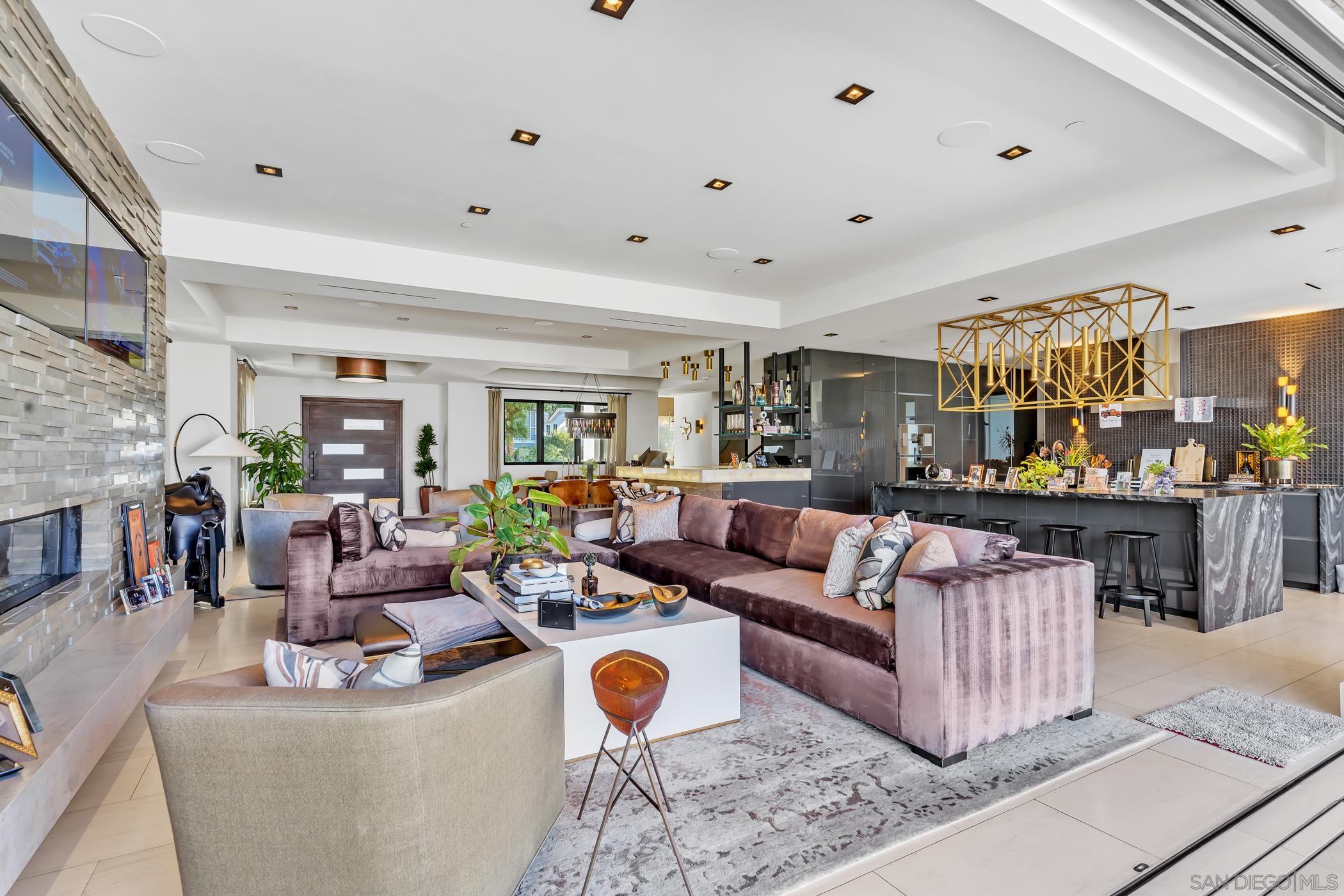 Detail Gallery Image 12 of 61 For 969  Adella Ave, Coronado,  CA 92118 - 6 Beds | 5/2 Baths