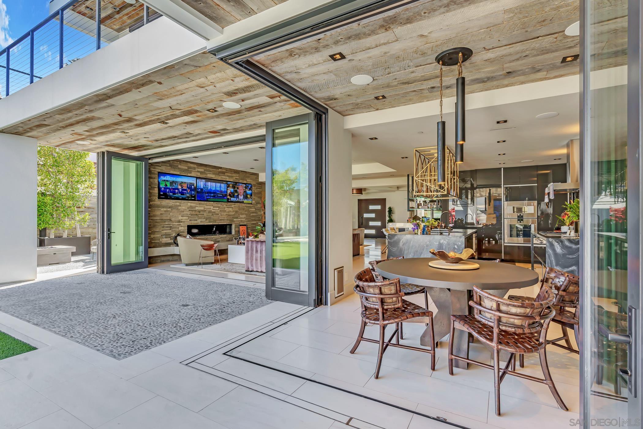 Detail Gallery Image 15 of 64 For 969  Adella Ave, Coronado,  CA 92118 - 6 Beds | 5/2 Baths