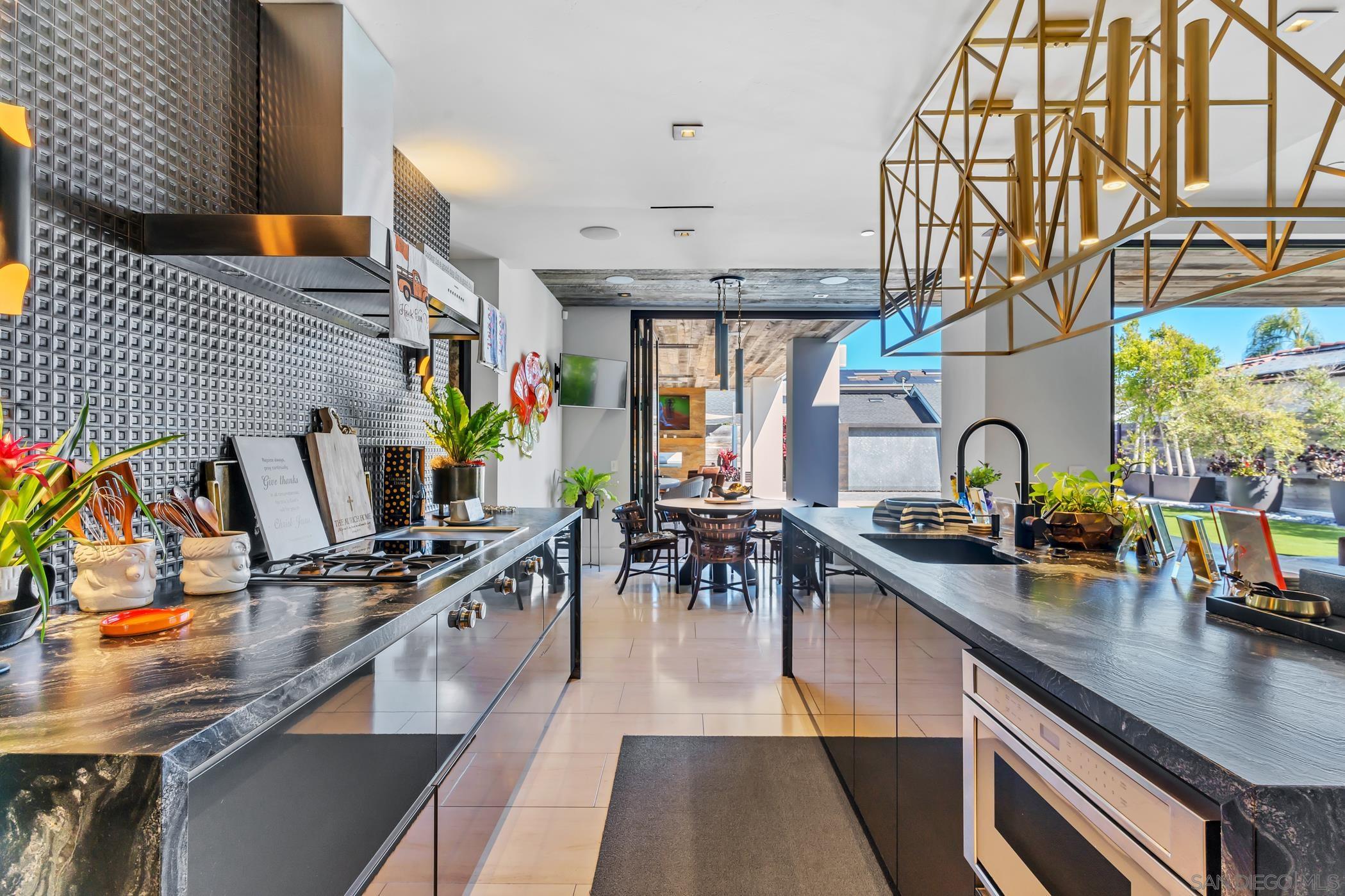 Detail Gallery Image 15 of 61 For 969  Adella Ave, Coronado,  CA 92118 - 6 Beds | 5/2 Baths