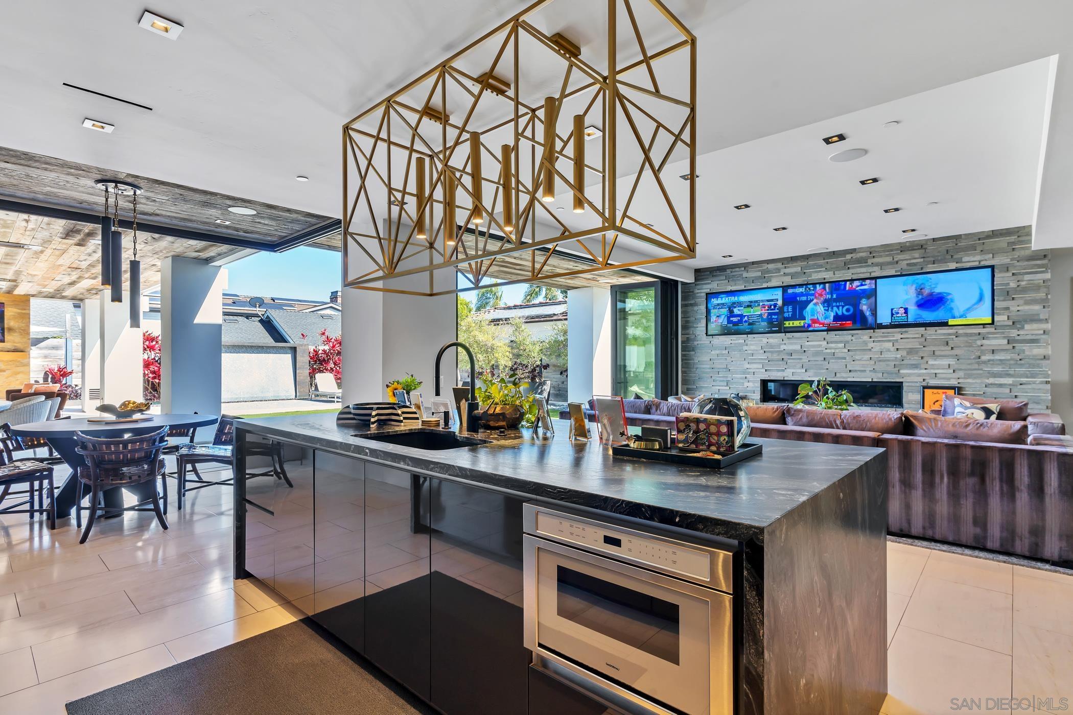 Detail Gallery Image 18 of 64 For 969  Adella Ave, Coronado,  CA 92118 - 6 Beds | 5/2 Baths