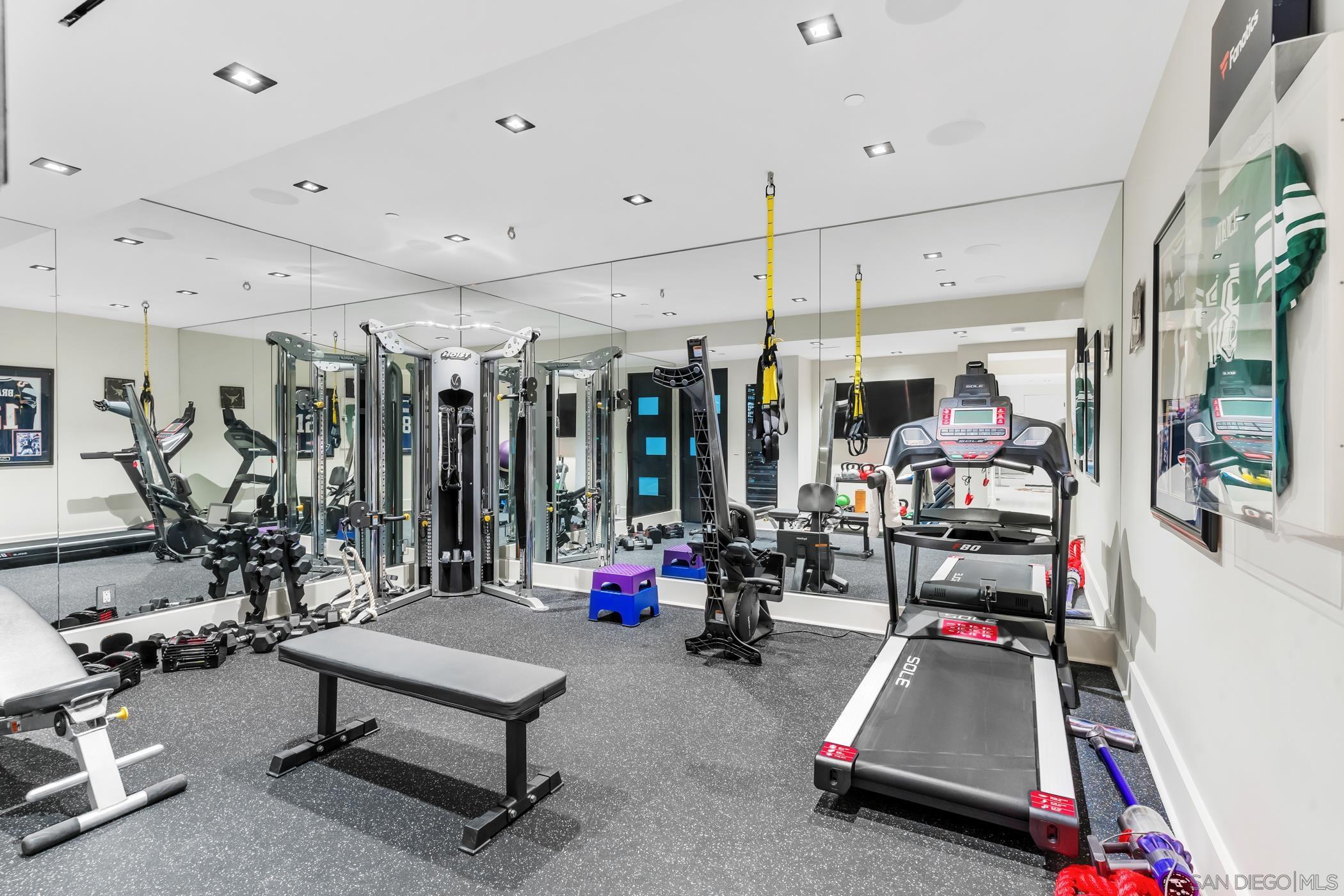 Detail Gallery Image 44 of 61 For 969  Adella Ave, Coronado,  CA 92118 - 6 Beds | 5/2 Baths