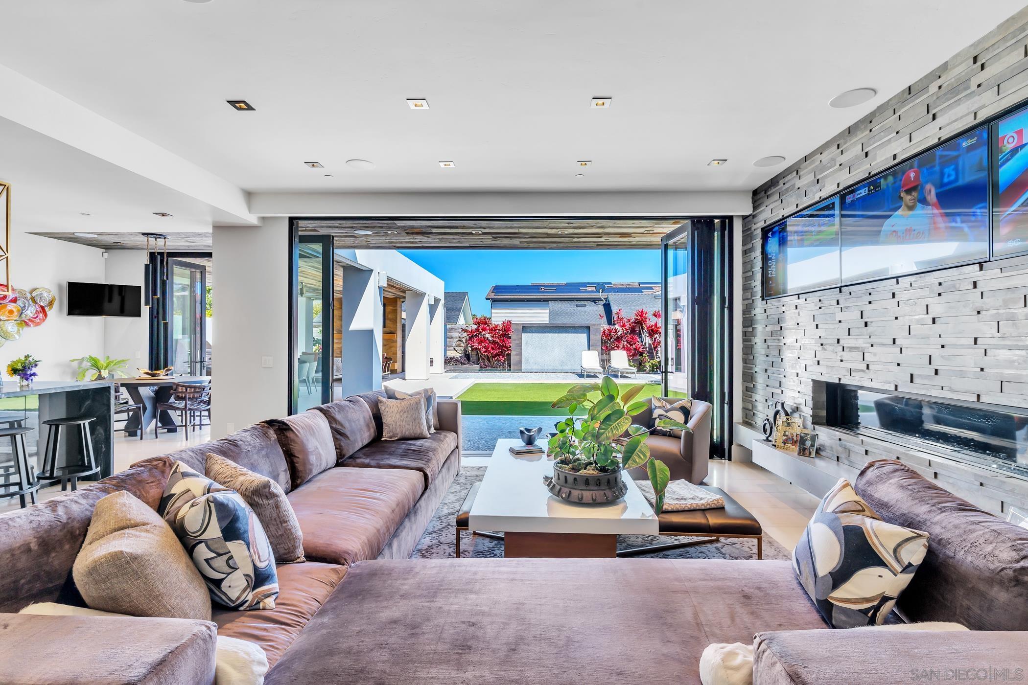 Detail Gallery Image 10 of 61 For 969  Adella Ave, Coronado,  CA 92118 - 6 Beds | 5/2 Baths