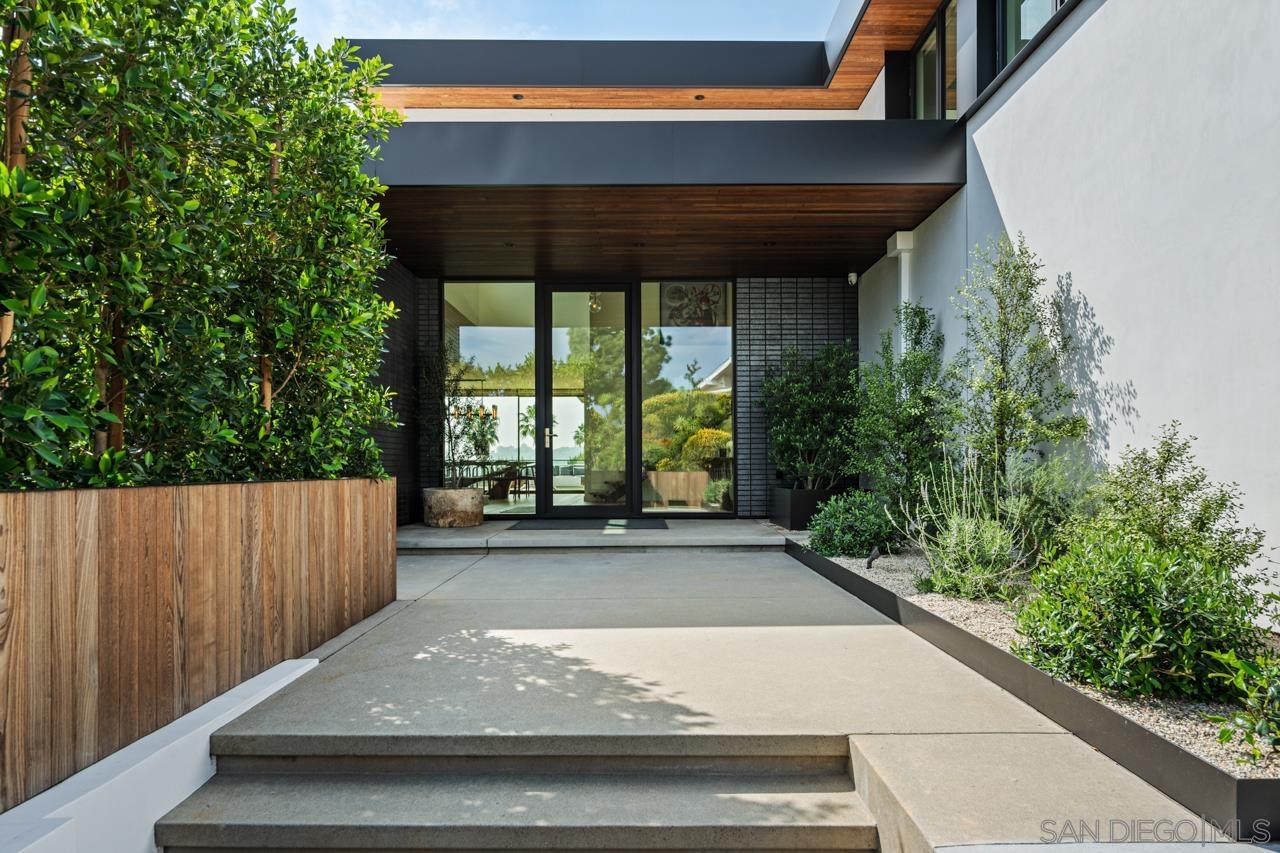 Detail Gallery Image 2 of 67 For 2261  Hercules, Los Angeles,  CA 90046 - 4 Beds | 4/1 Baths