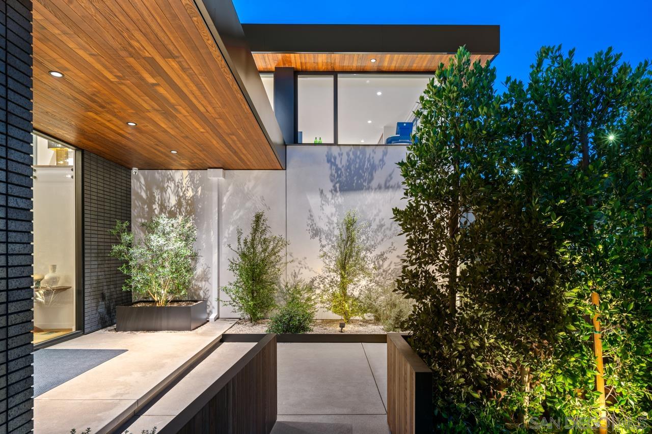 Detail Gallery Image 4 of 67 For 2261  Hercules, Los Angeles,  CA 90046 - 4 Beds | 4/1 Baths