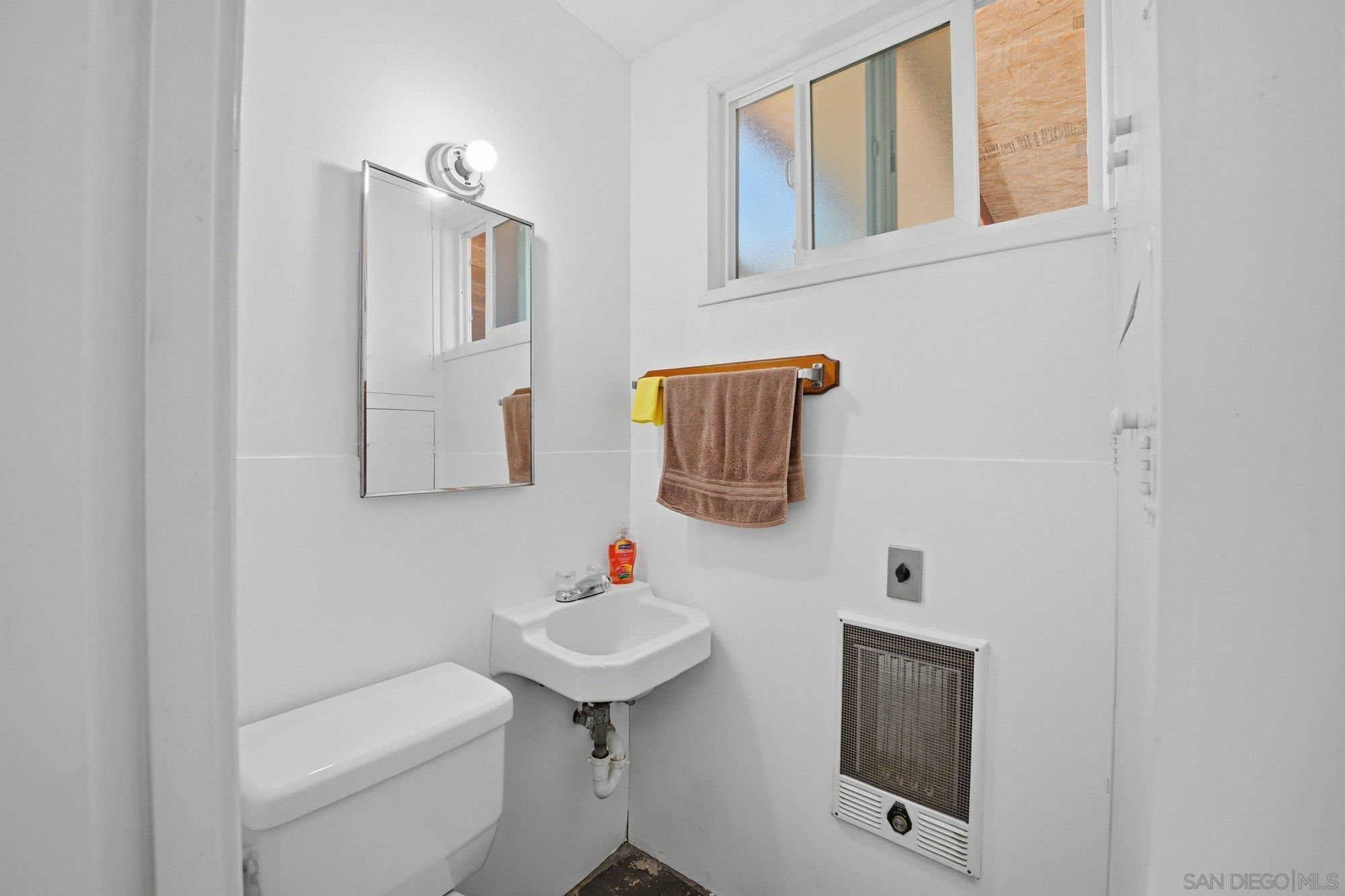 Detail Gallery Image 18 of 36 For 1356 S Citrus, Escondido,  CA 92027 - 3 Beds | 2/1 Baths