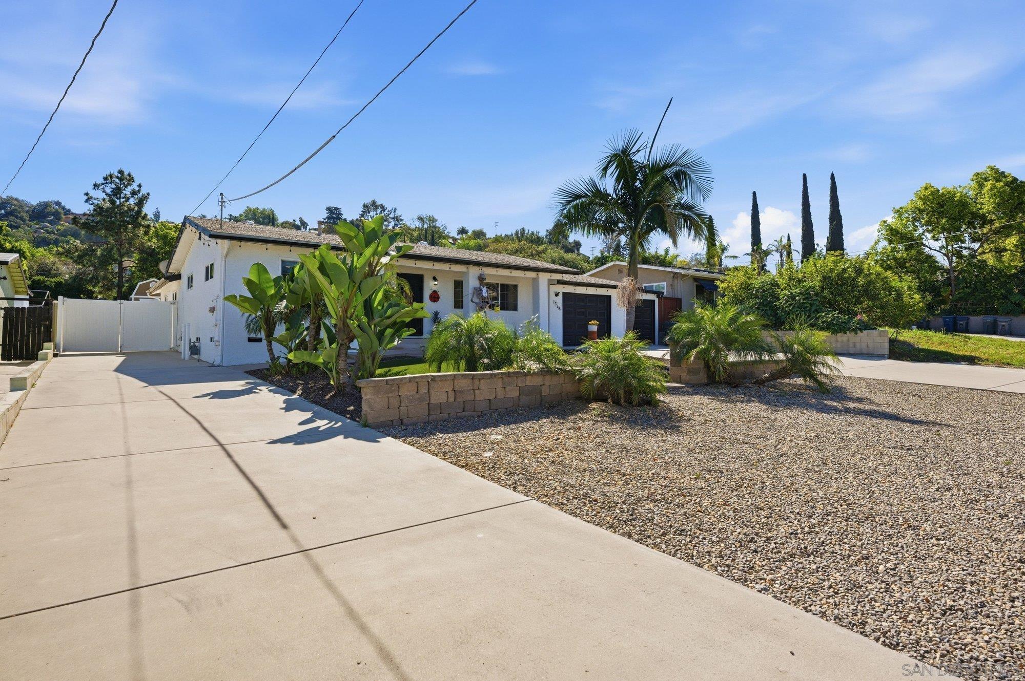 Detail Gallery Image 3 of 36 For 1356 S Citrus, Escondido,  CA 92027 - 3 Beds | 2/1 Baths