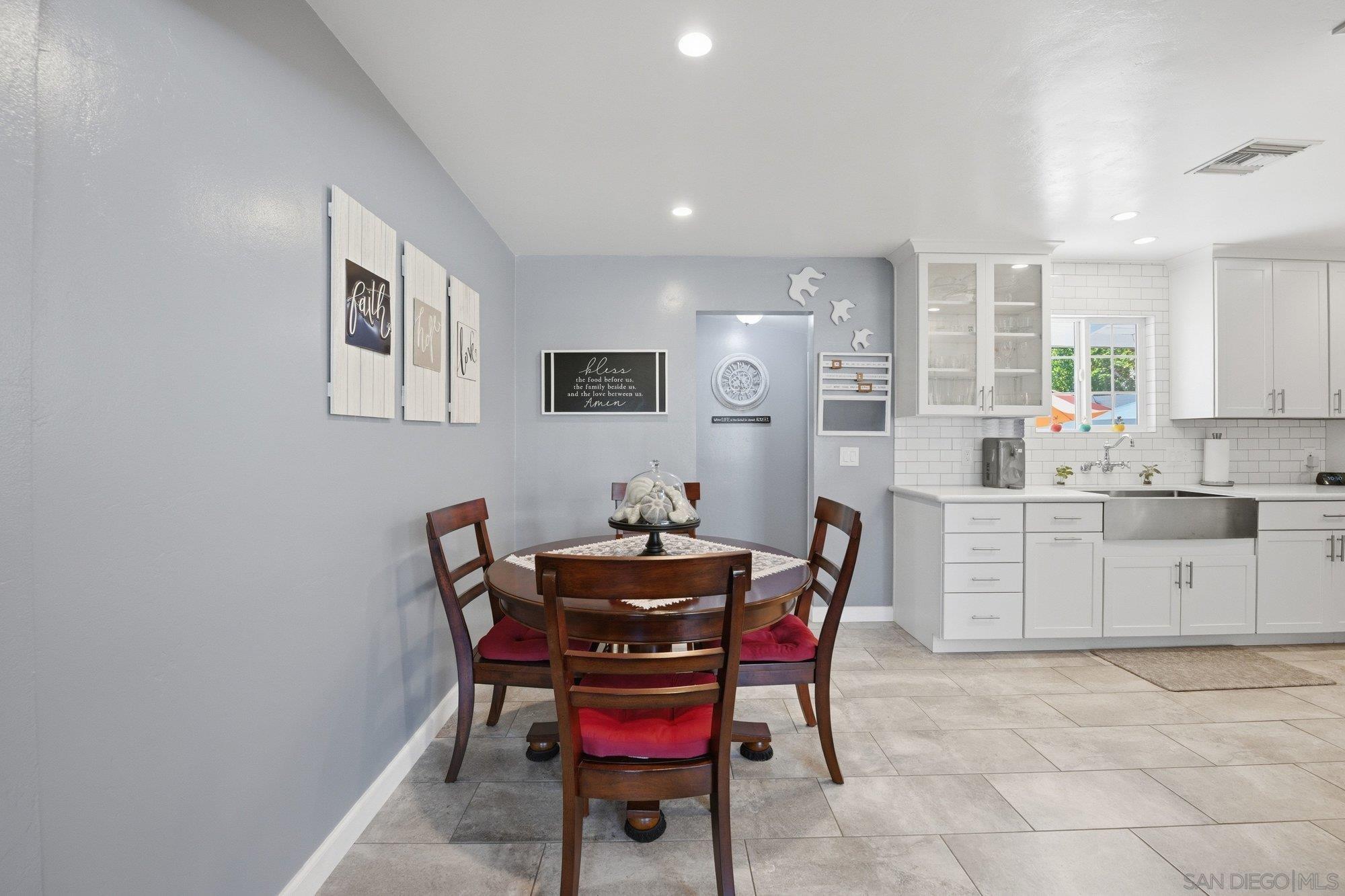 Detail Gallery Image 6 of 36 For 1356 S Citrus, Escondido,  CA 92027 - 3 Beds | 2/1 Baths