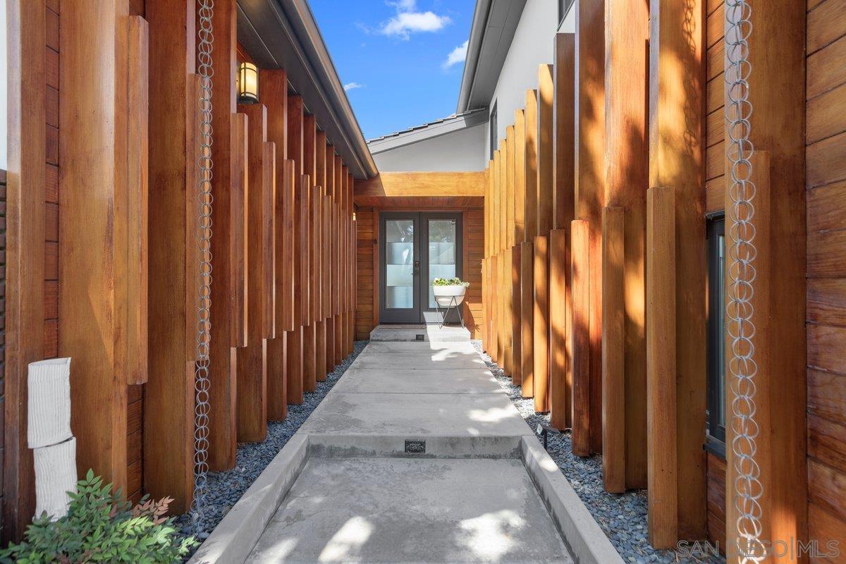 Detail Gallery Image 4 of 43 For 4326  Arista St, San Diego,  CA 92103 - 4 Beds | 3/2 Baths