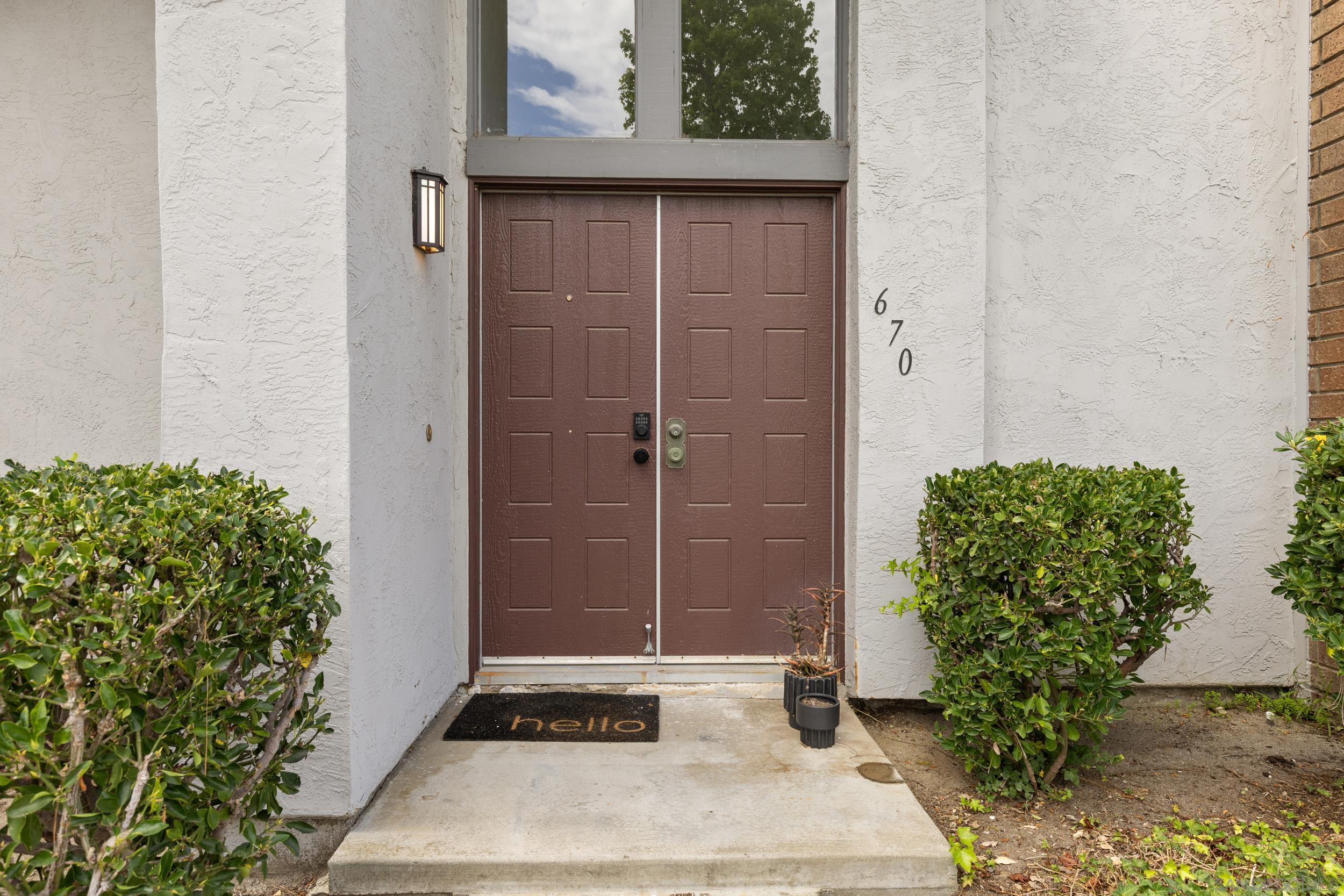 Detail Gallery Image 3 of 27 For 670  Kumquat Way, Oceanside,  CA 92058 - 3 Beds | 2 Baths