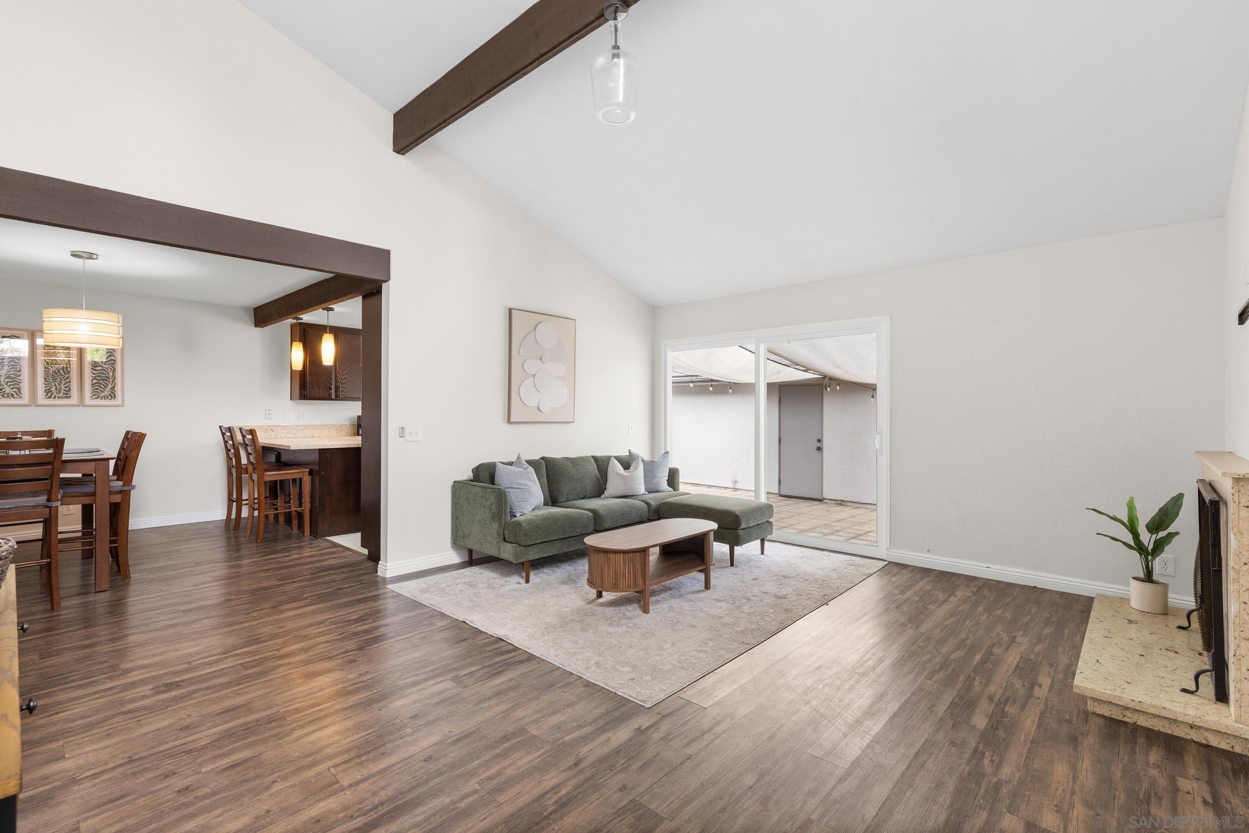 Detail Gallery Image 4 of 27 For 670  Kumquat Way, Oceanside,  CA 92058 - 3 Beds | 2 Baths